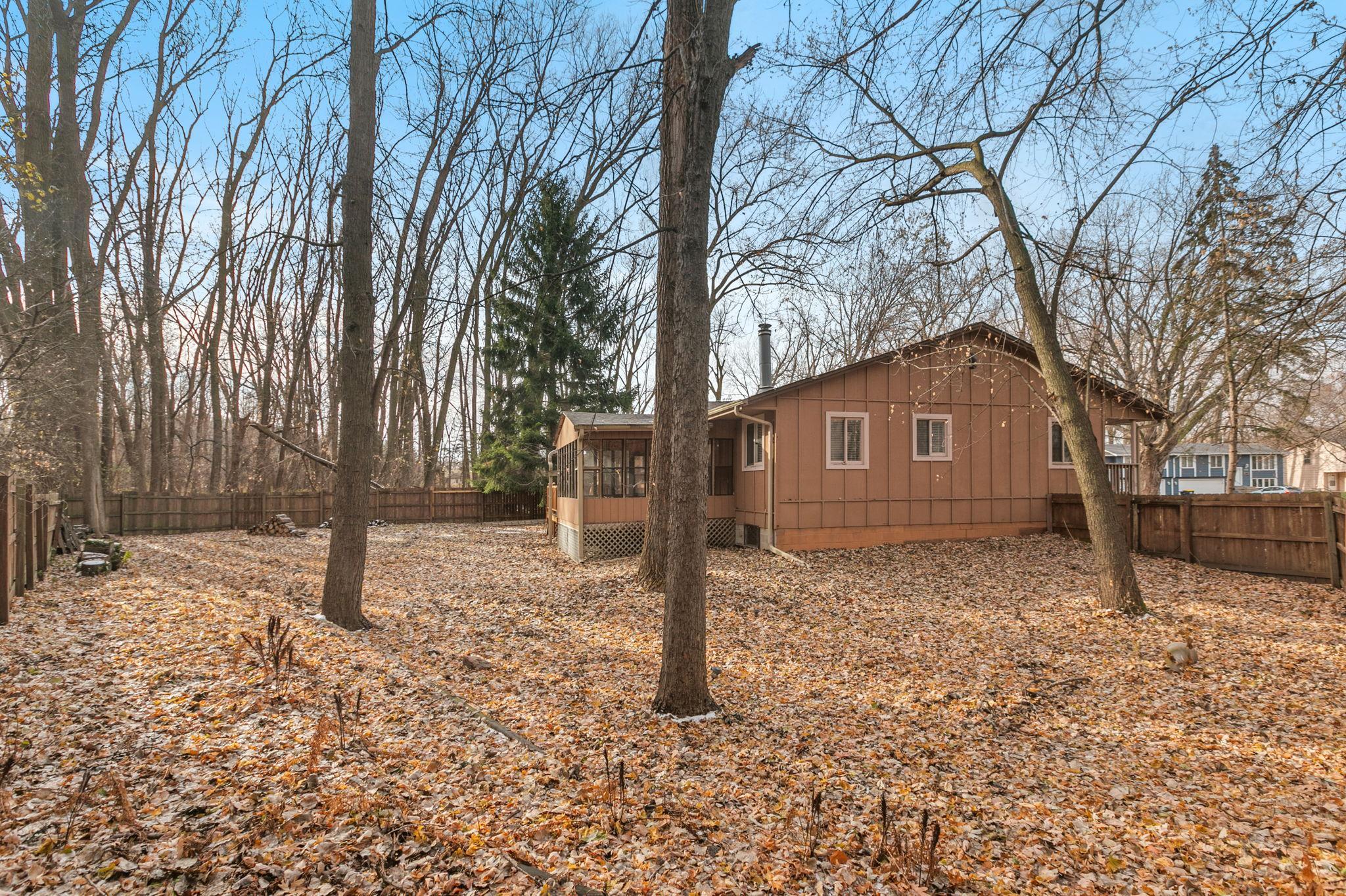 1382 Lakeside Circle
