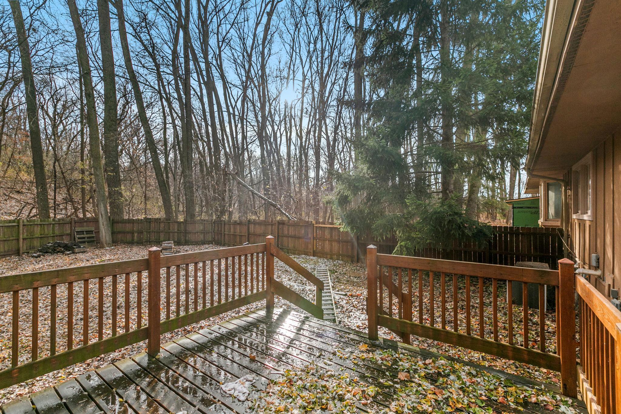 1382 Lakeside Circle