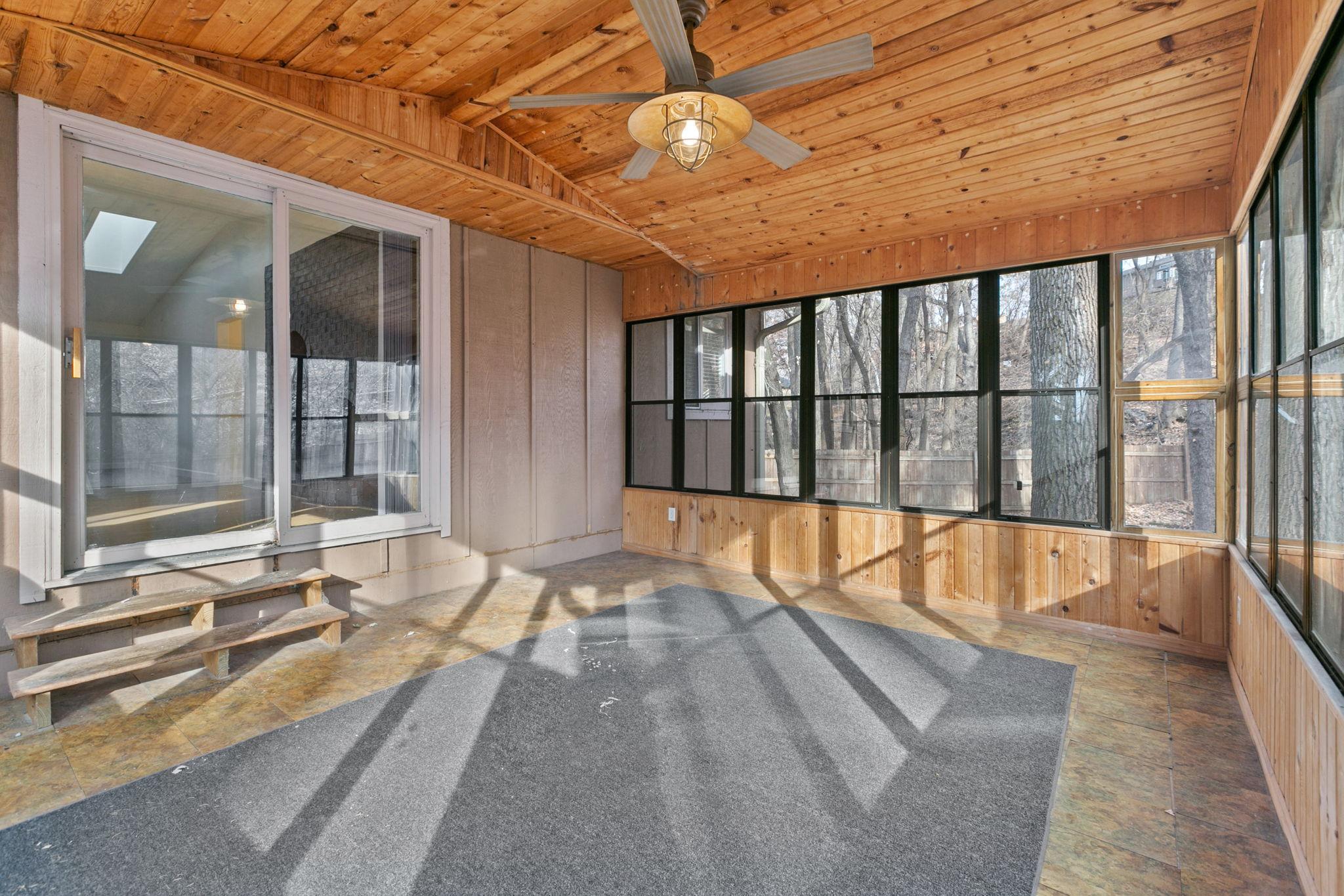 1382 Lakeside Circle