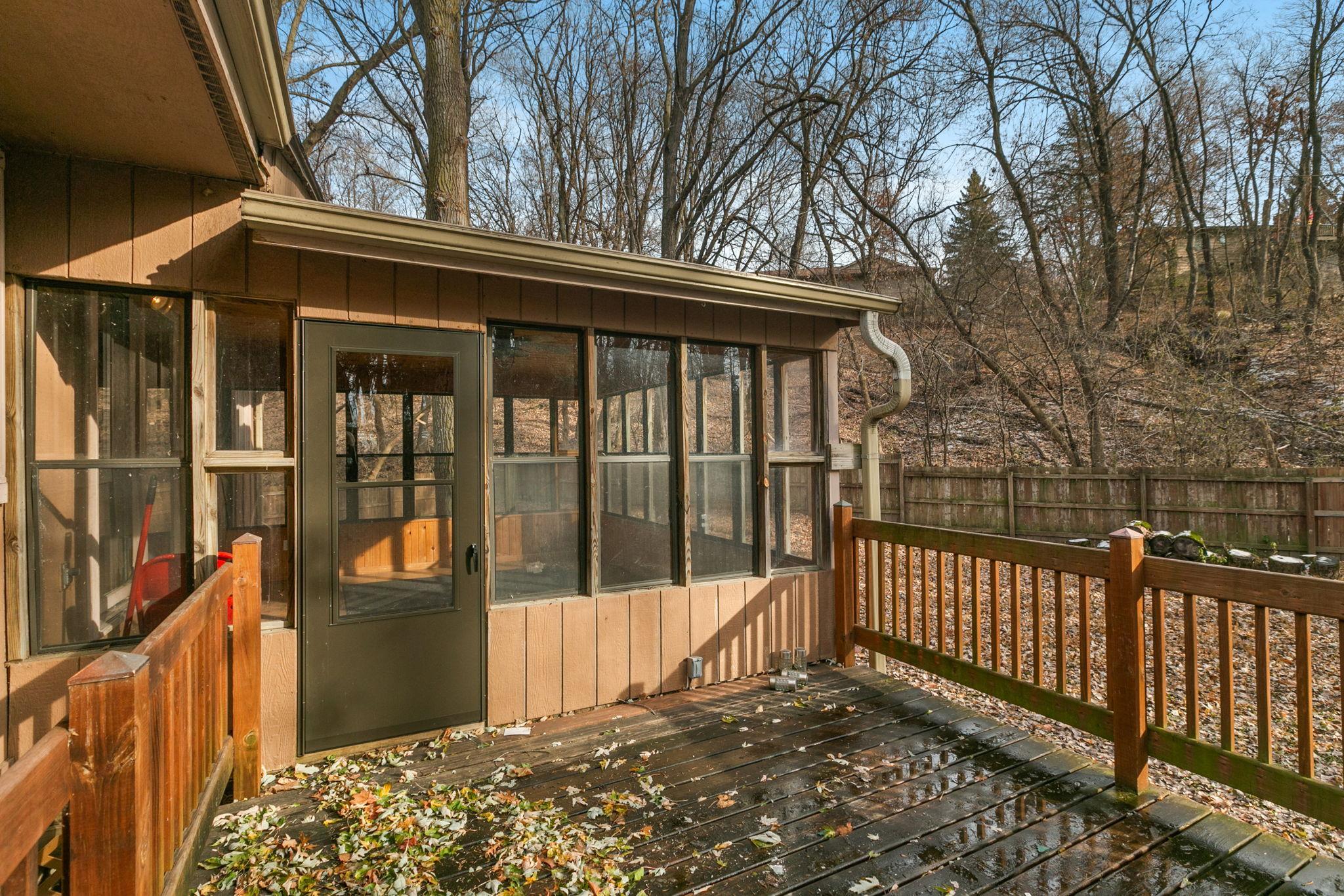 1382 Lakeside Circle