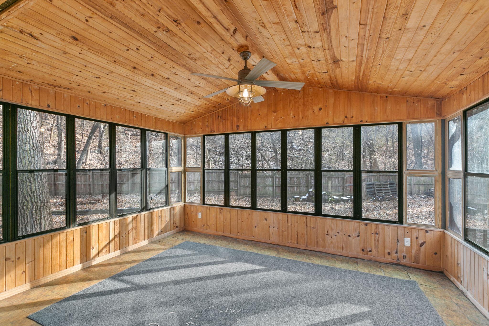 1382 Lakeside Circle