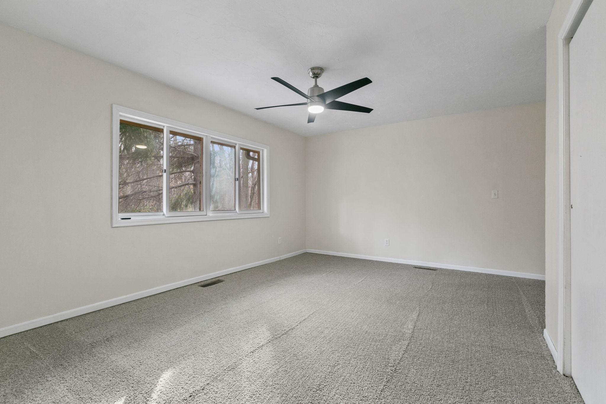 1382 Lakeside Circle