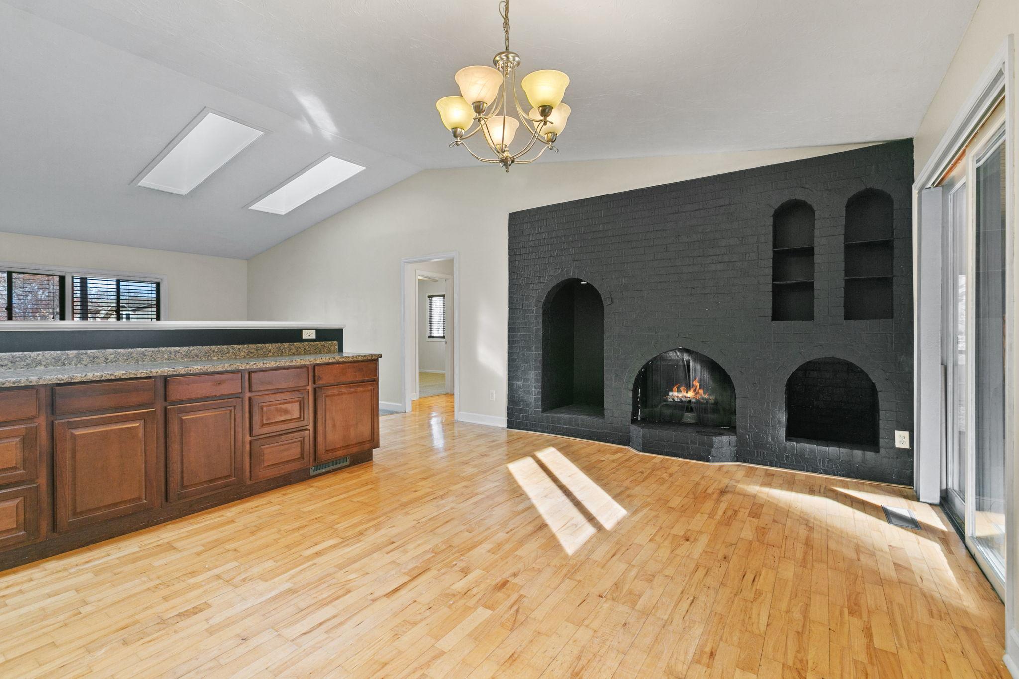 1382 Lakeside Circle