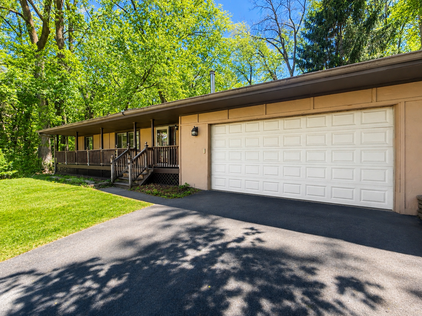 1382 Lakeside Circle