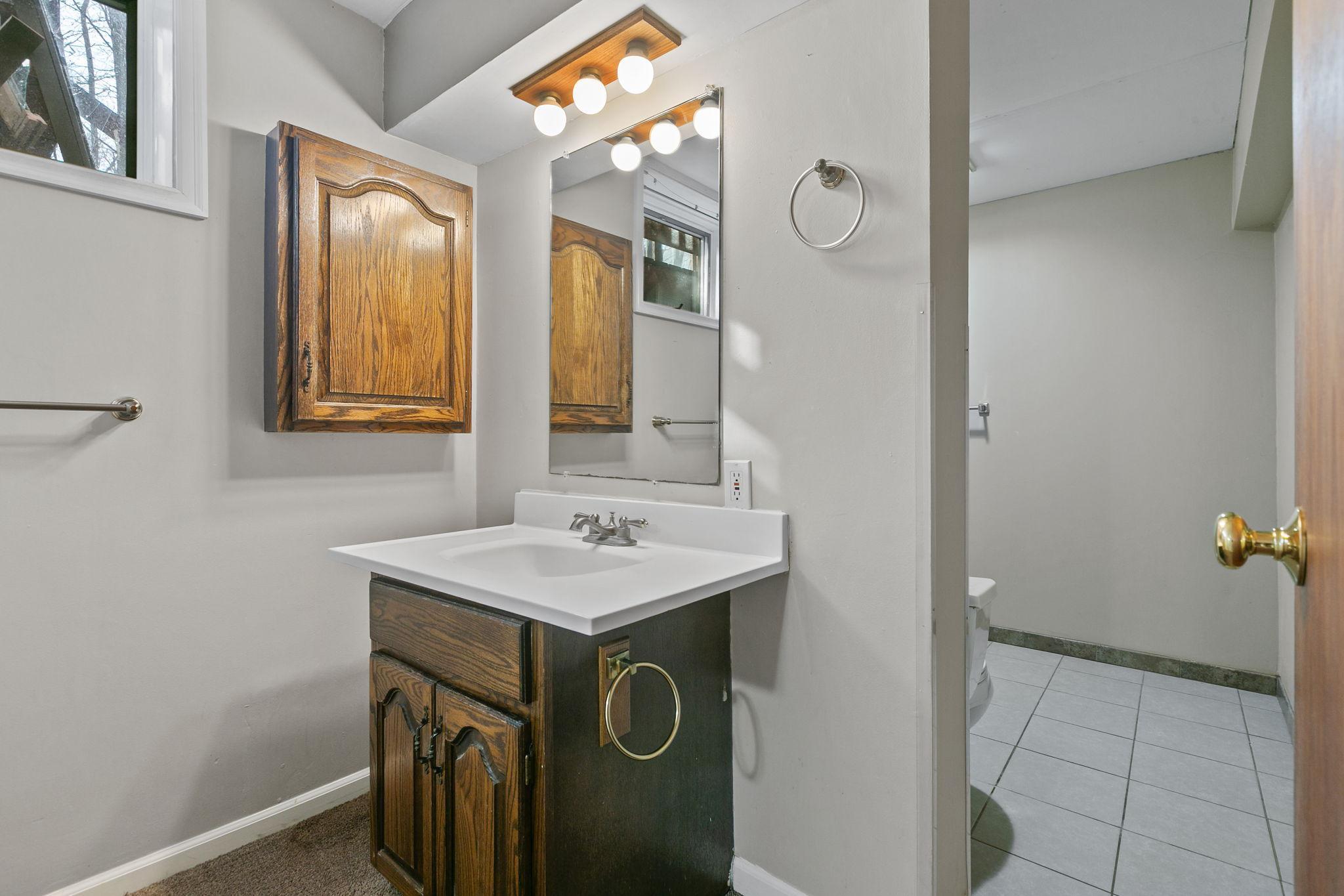 1382 Lakeside Circle