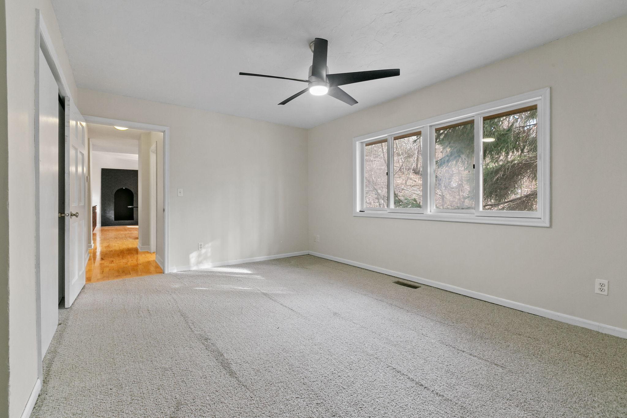 1382 Lakeside Circle