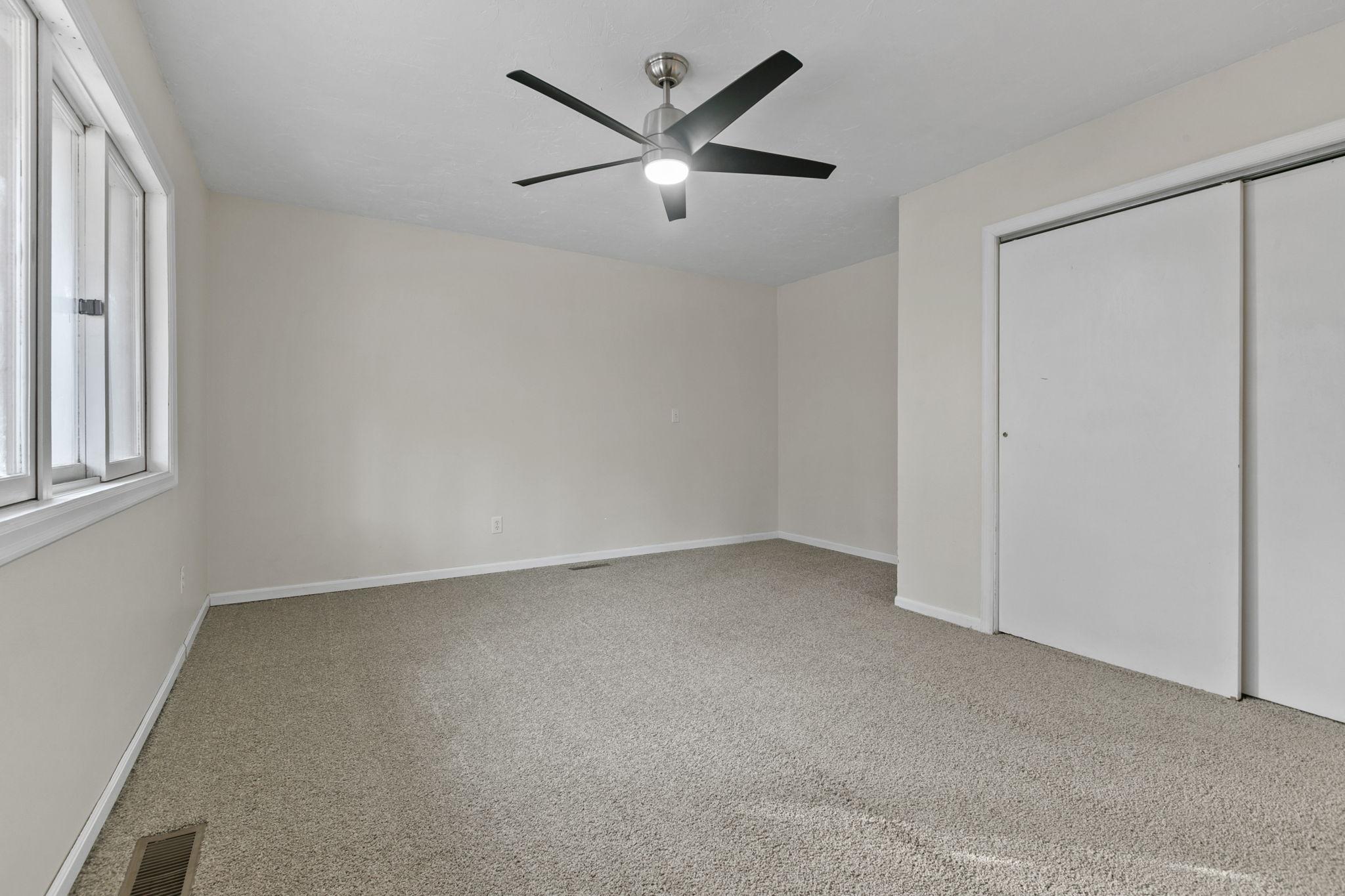 1382 Lakeside Circle