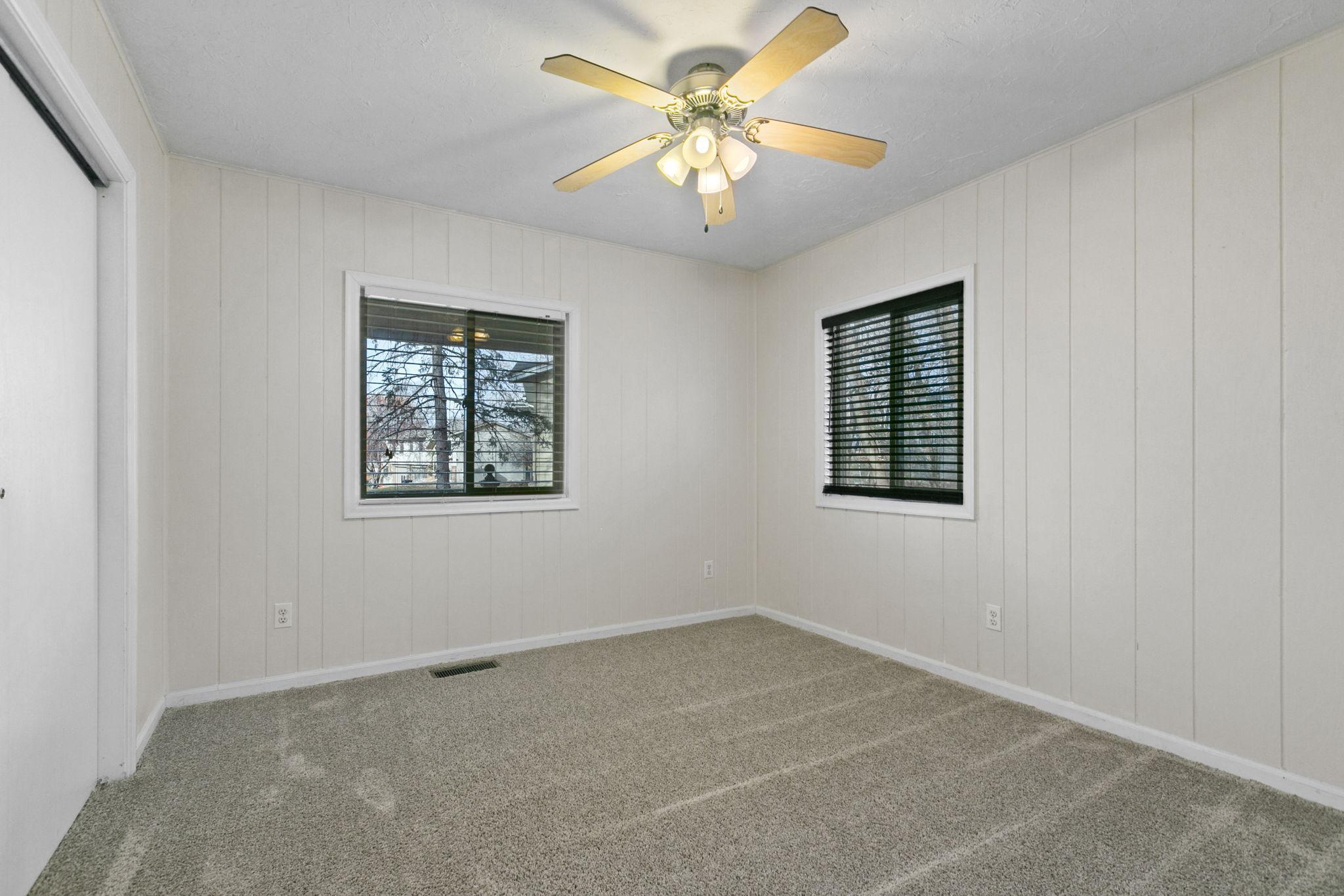 1382 Lakeside Circle