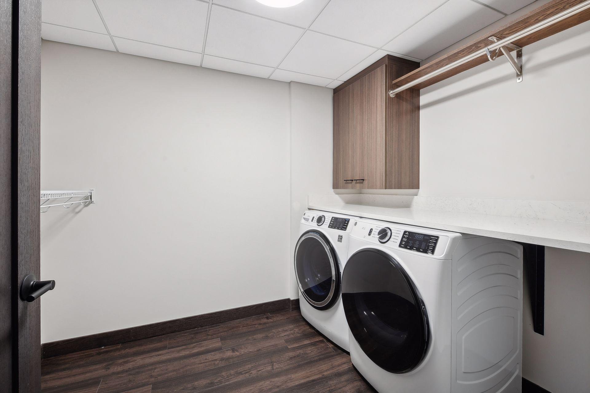 253 Lake Street E Unit: 204
