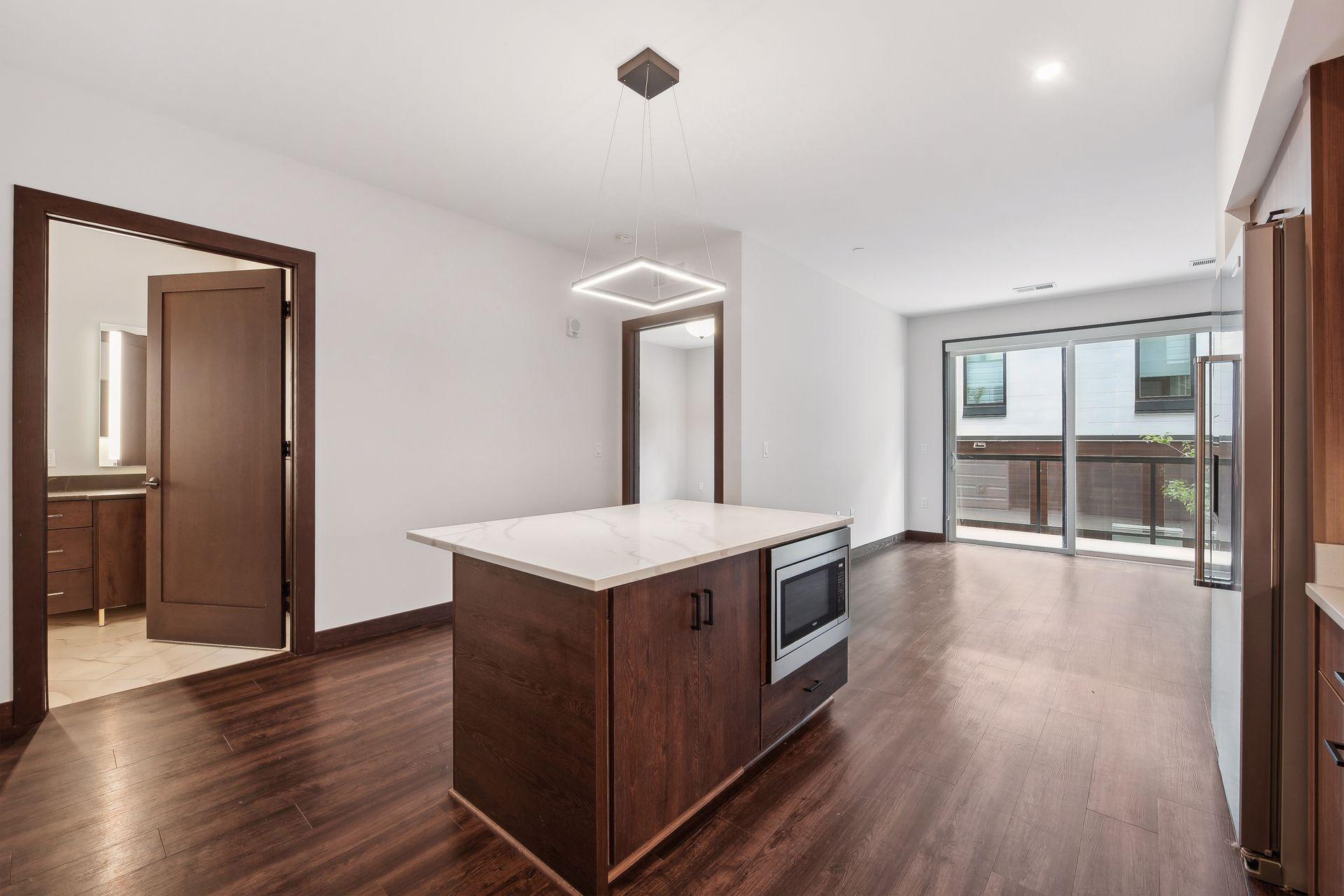 253 Lake Street E Unit: 204