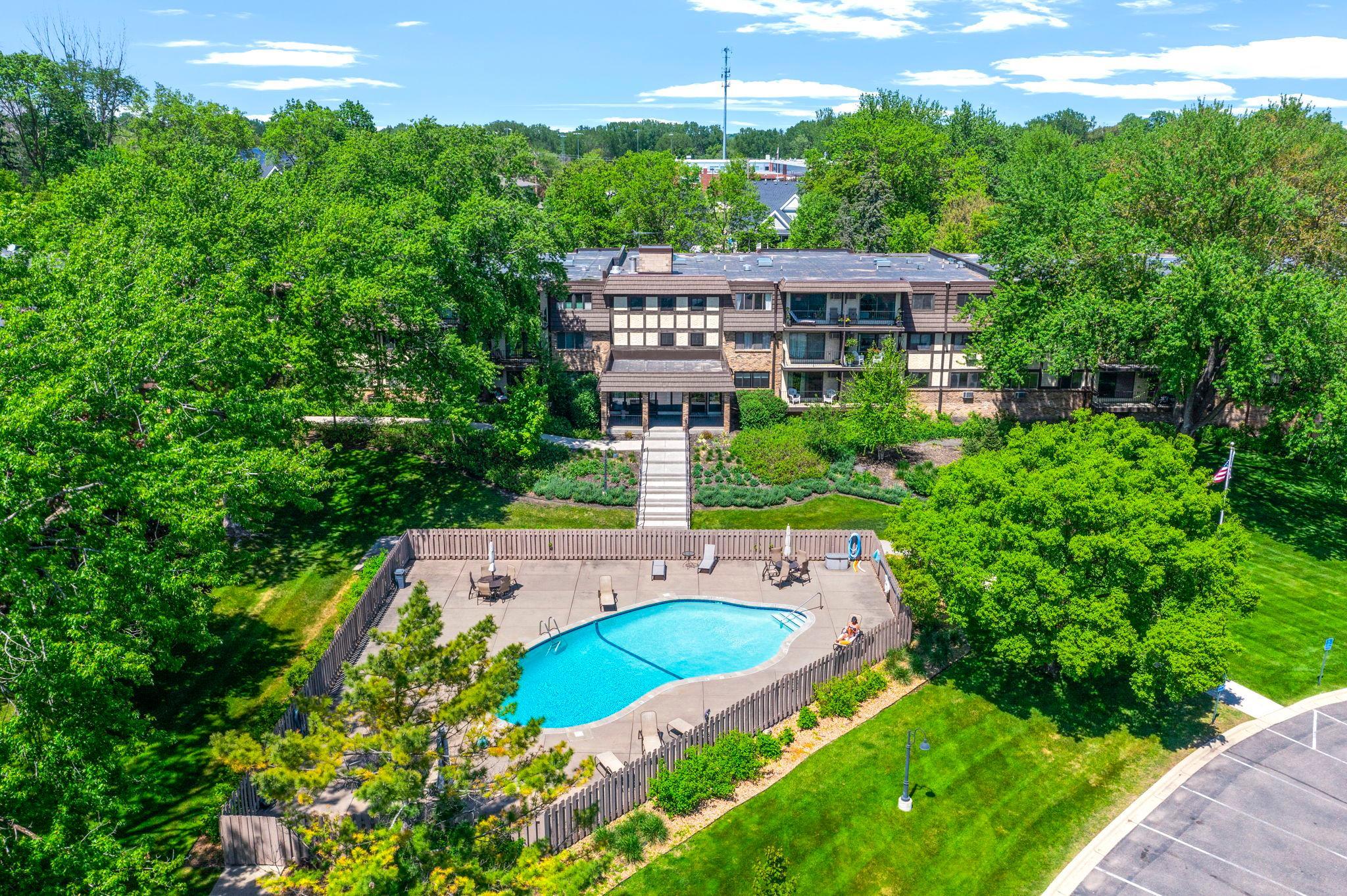 205 barry Unit: 117