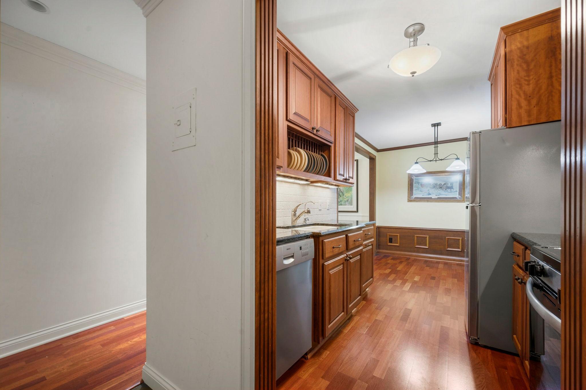 205 barry Unit: 117