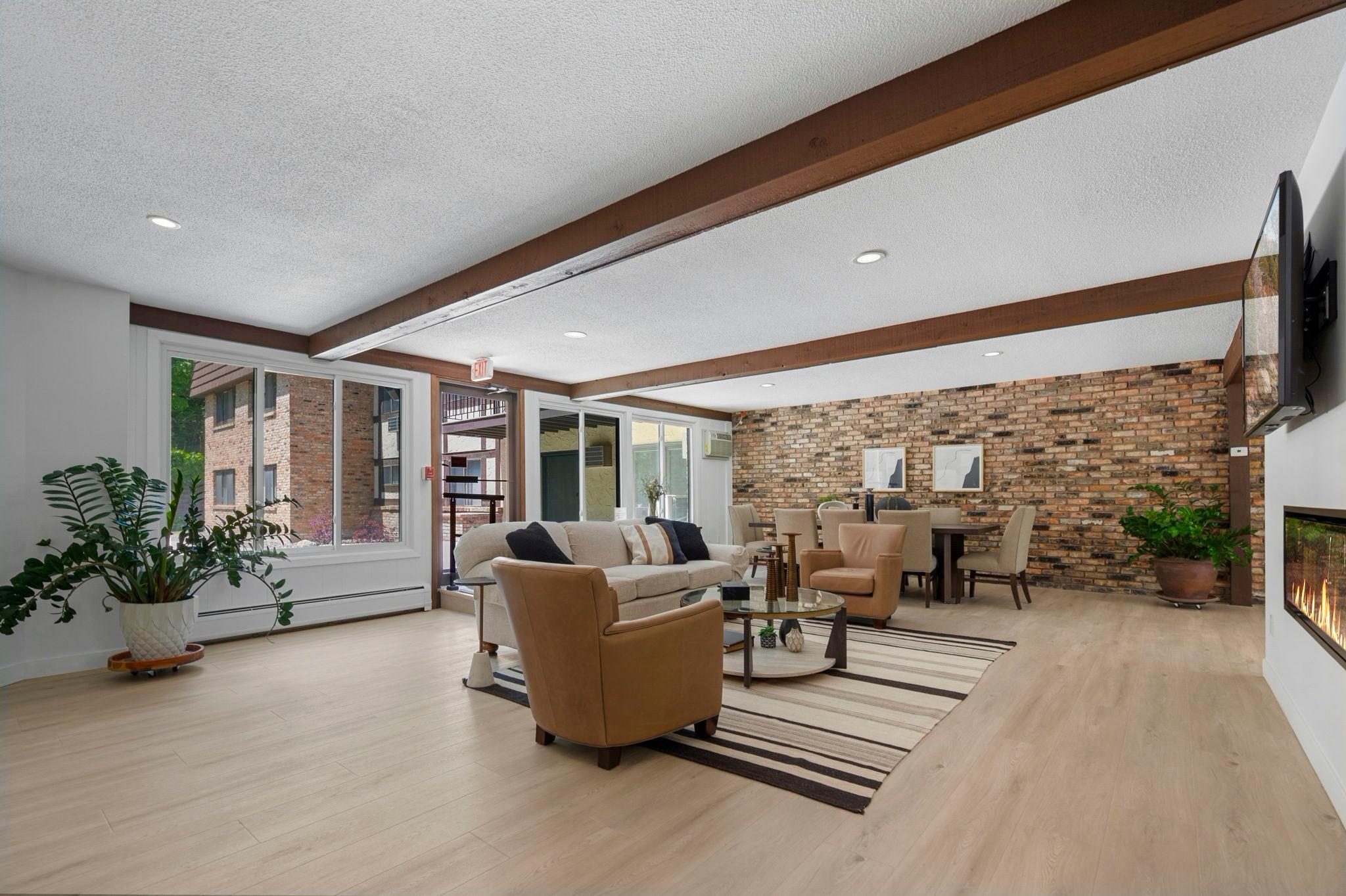 205 barry Unit: 117