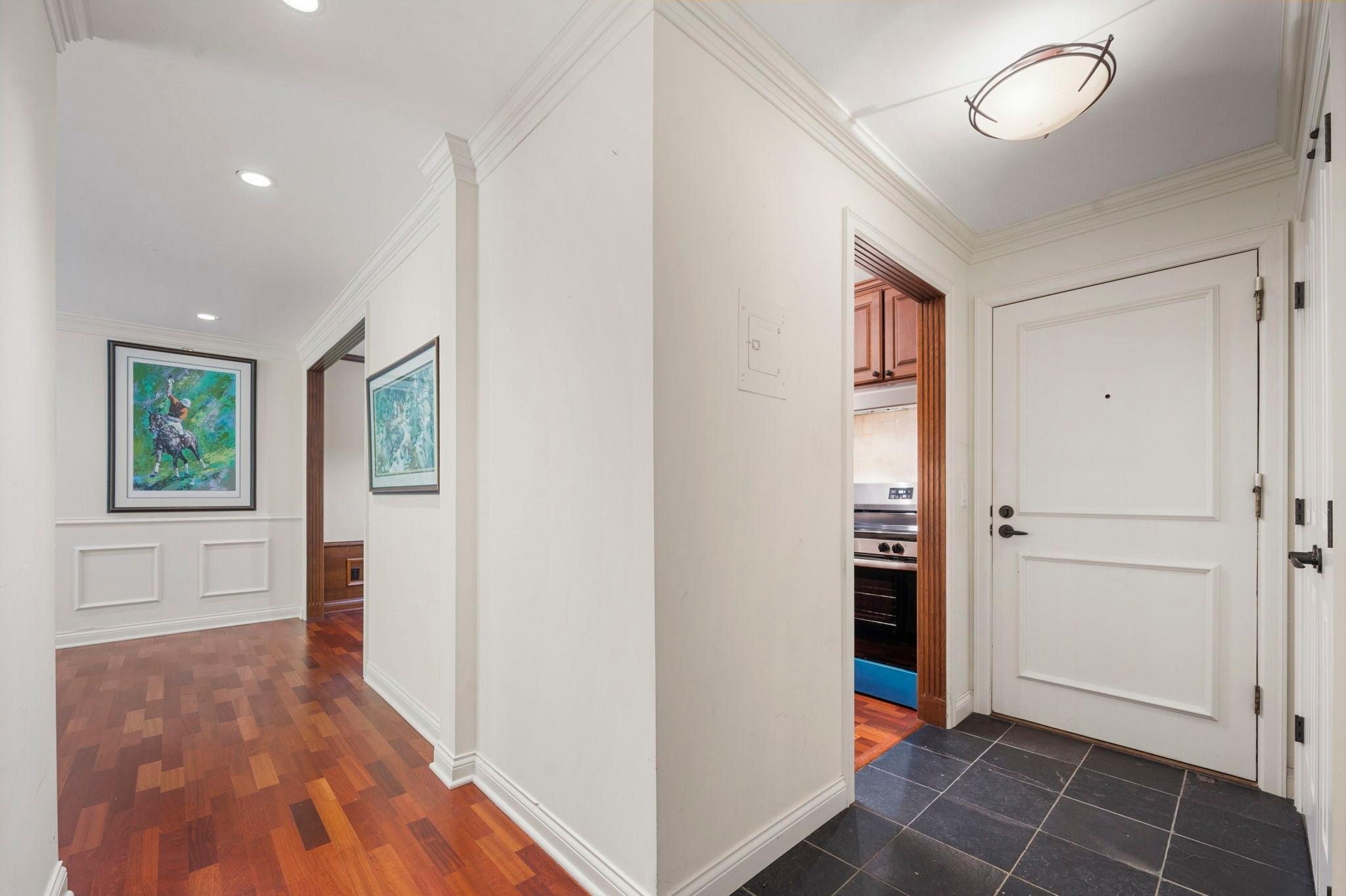 205 barry Unit: 117