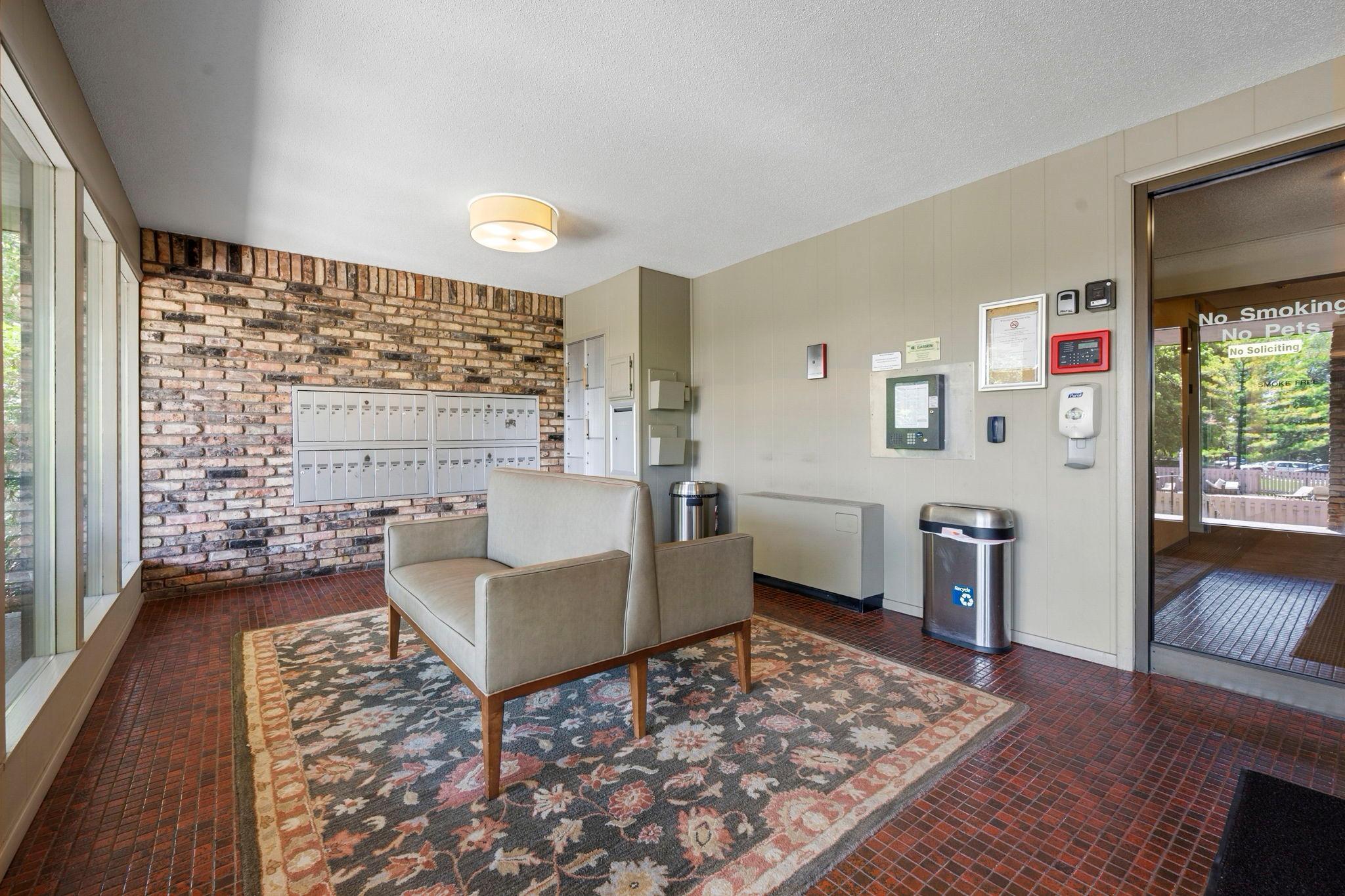 205 barry Unit: 117
