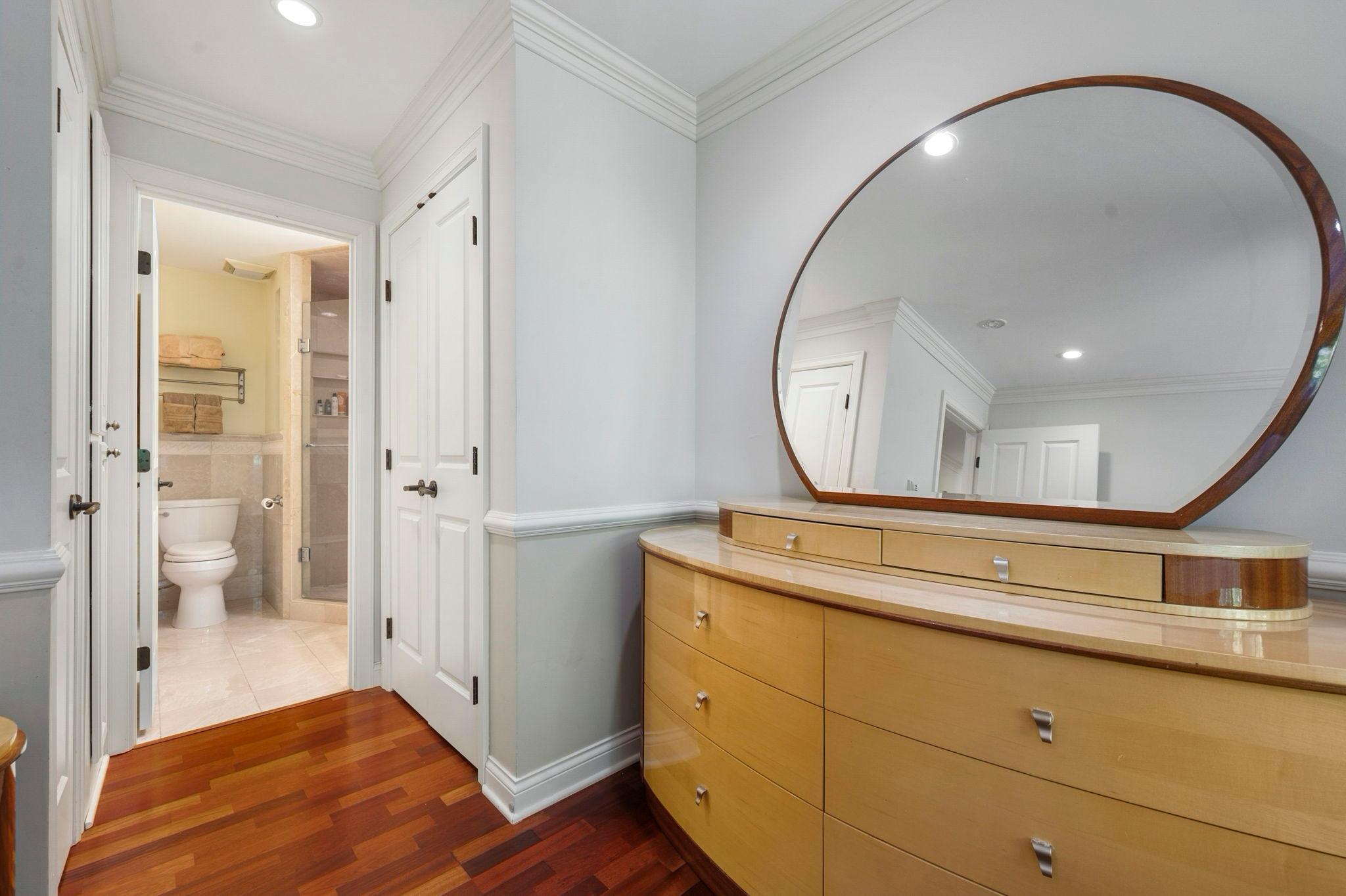 205 barry Unit: 117