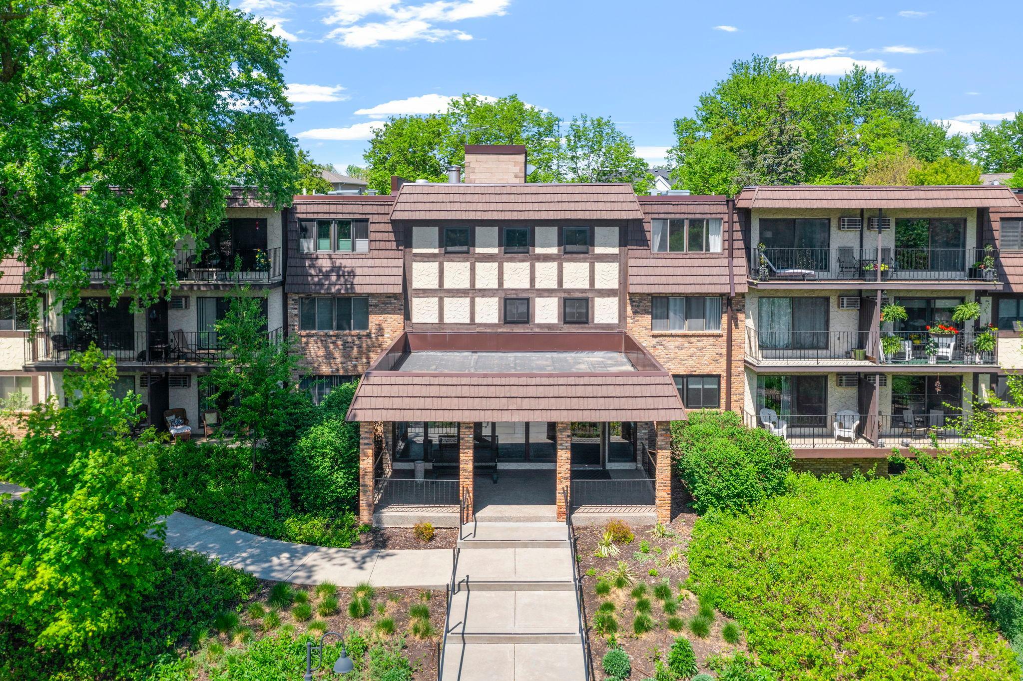 205 barry Unit: 117