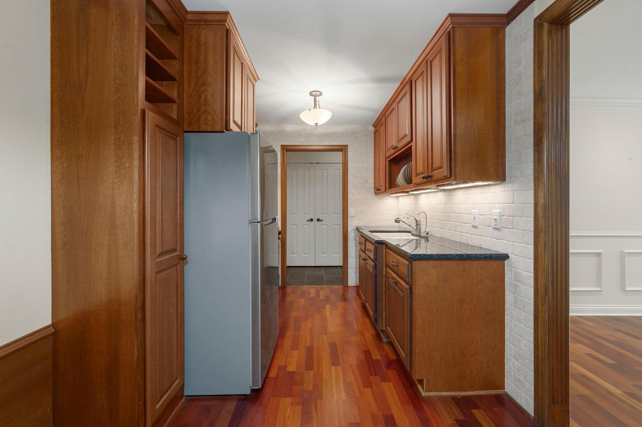 205 barry Unit: 117