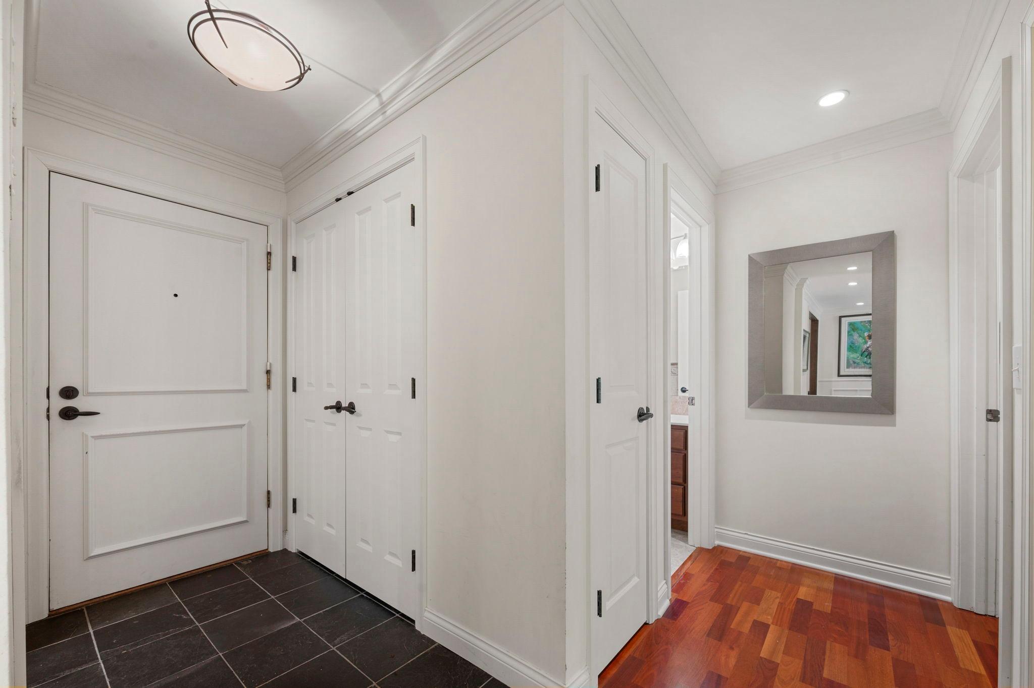 205 barry Unit: 117
