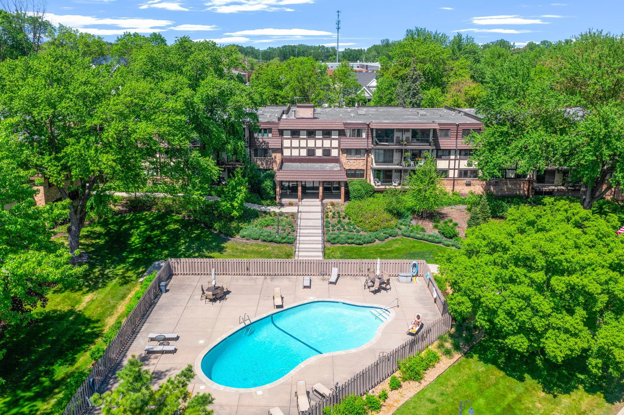 205 barry Unit: 117