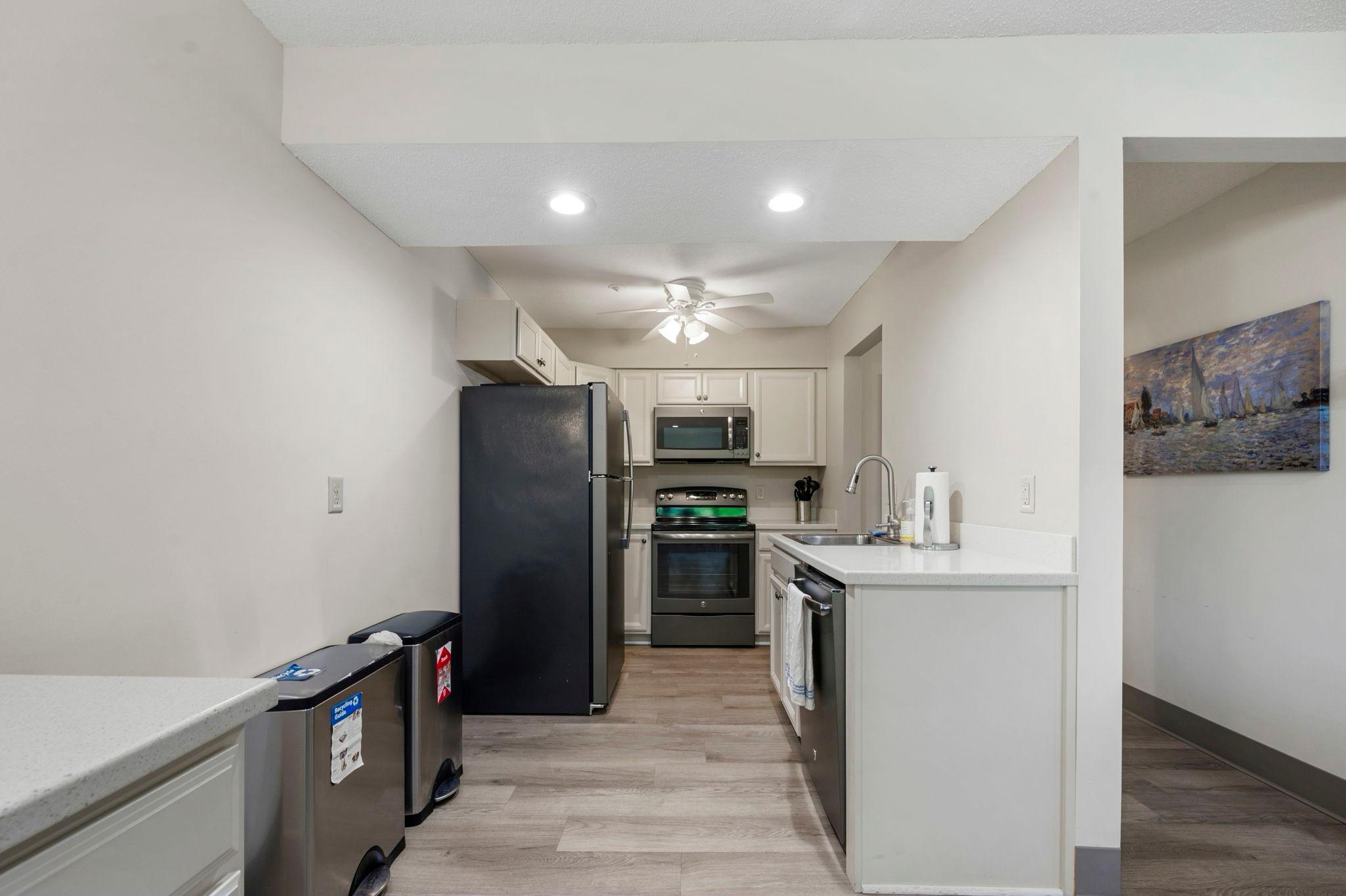 205 barry Unit: 117