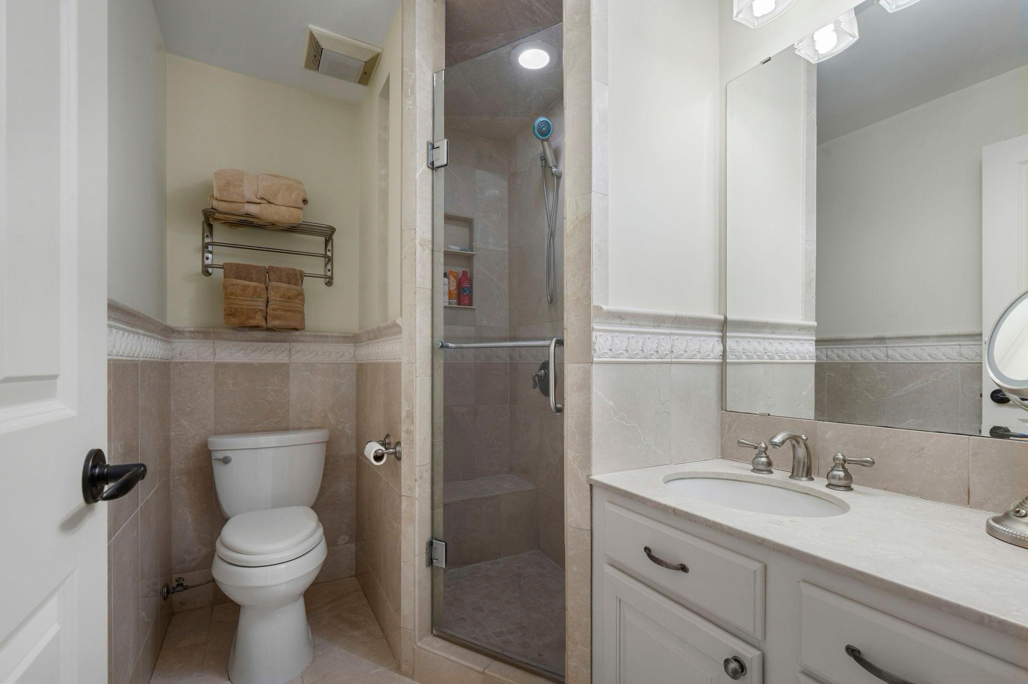 205 barry Unit: 117