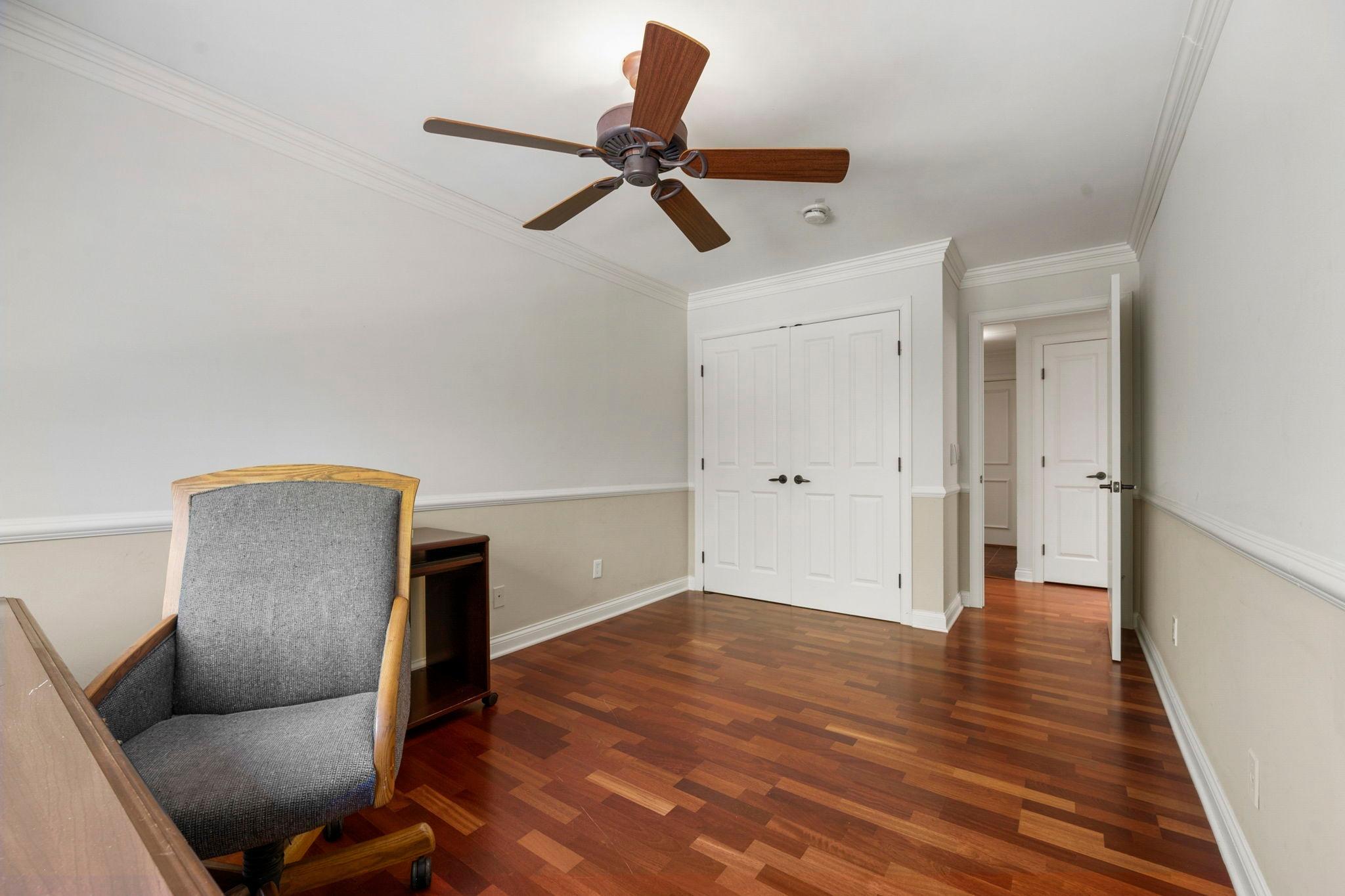 205 barry Unit: 117