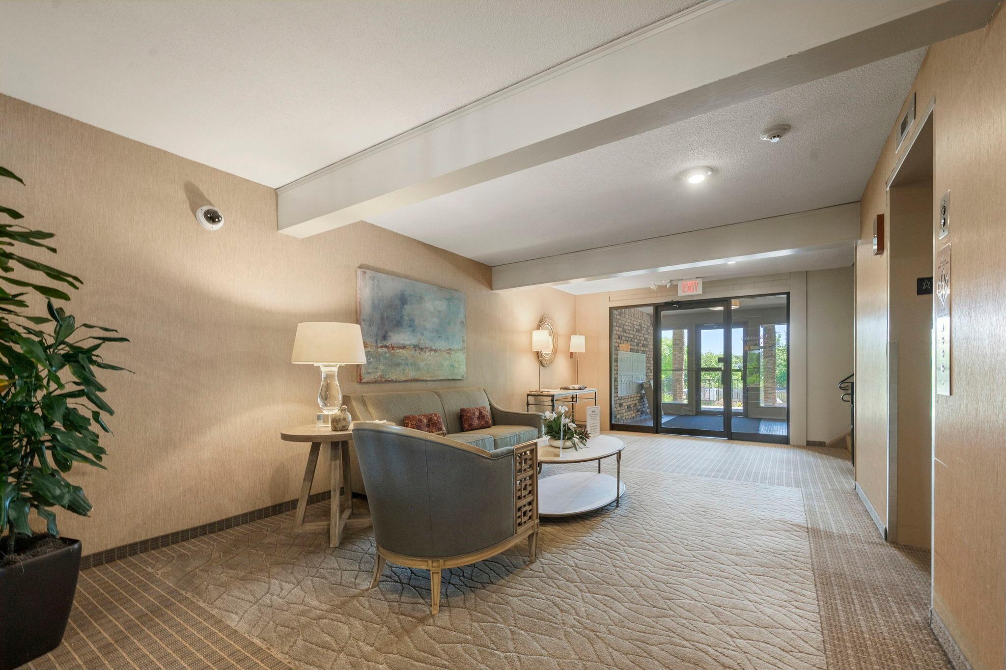 205 barry Unit: 117