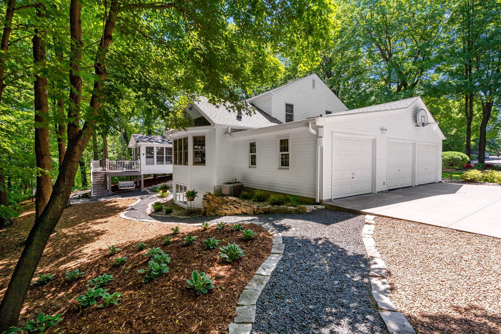 1330 Urbandale Lane N