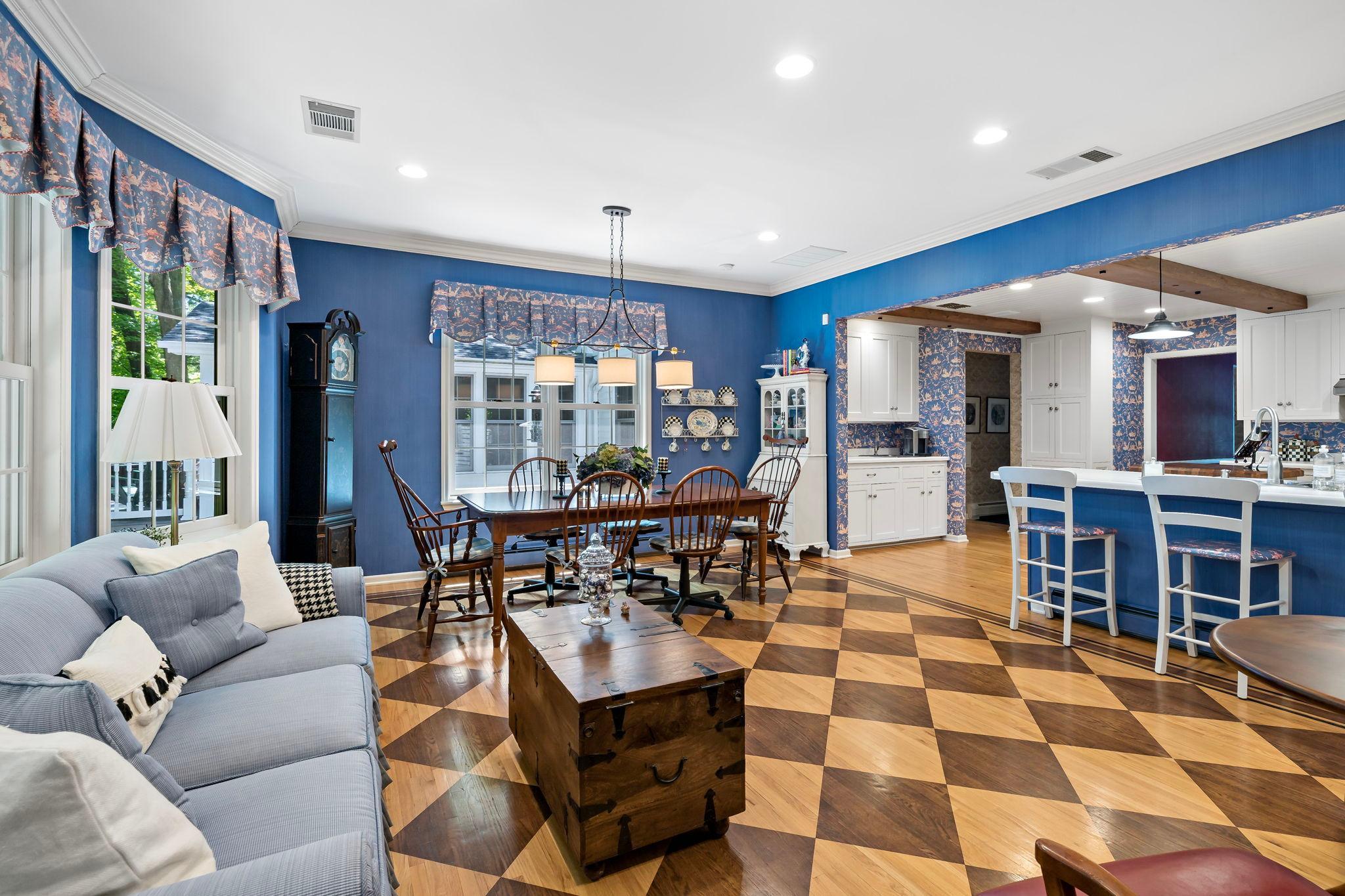 1330 Urbandale Lane N