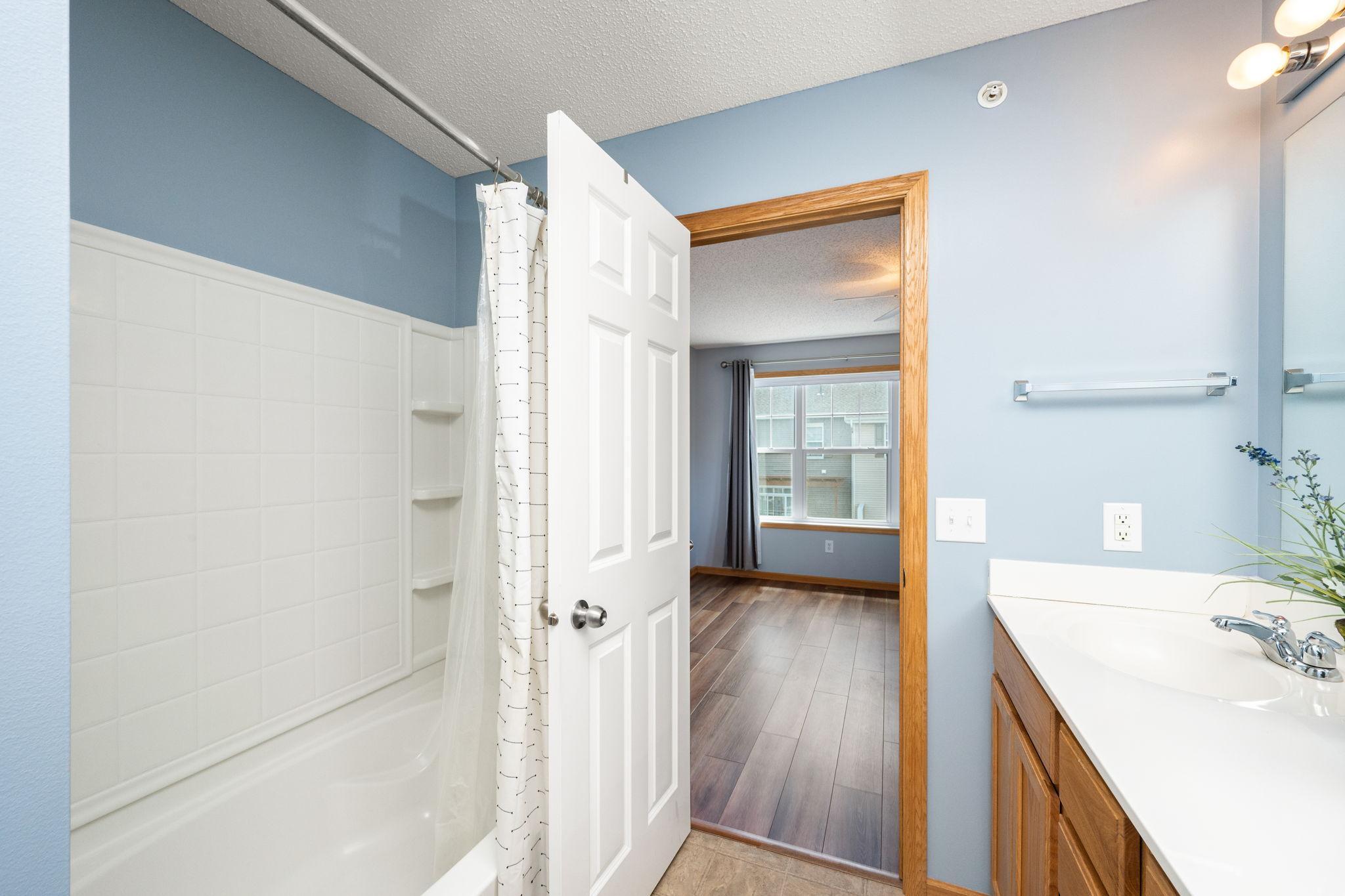 11808 Emery Village Drive N