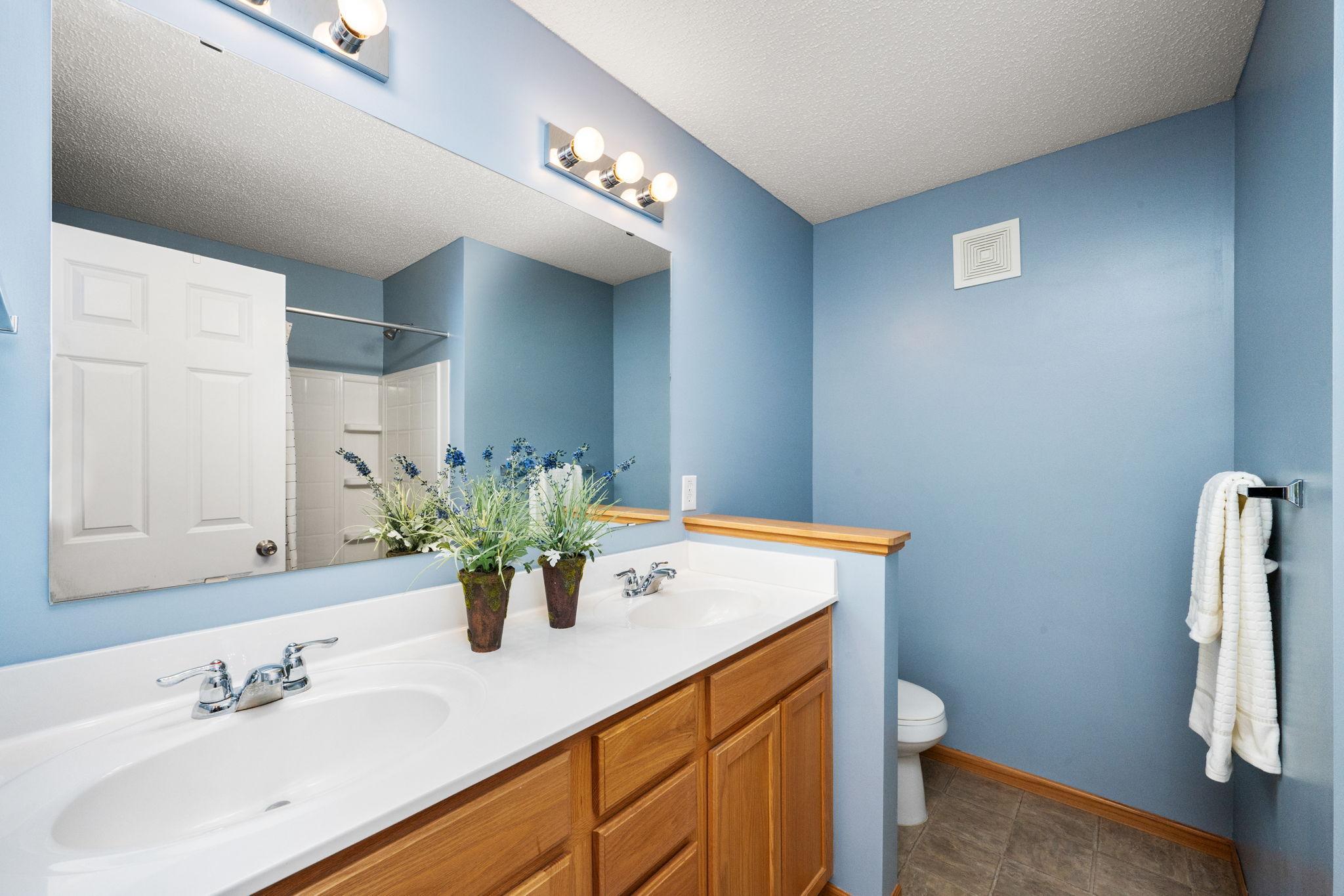 11808 Emery Village Drive N
