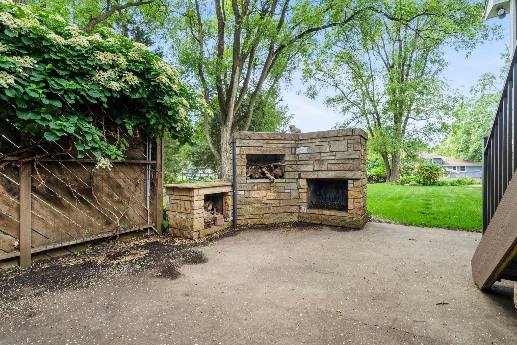 9528 Penn Circle