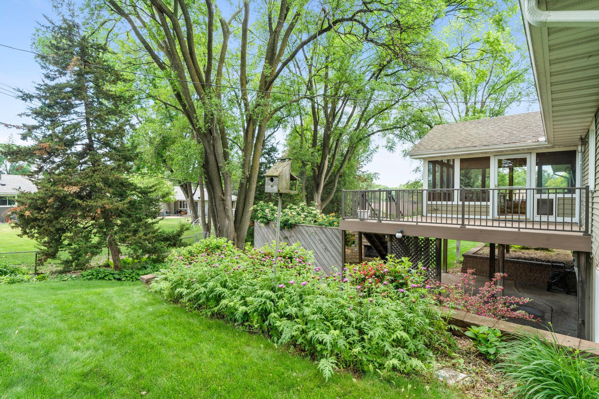 9528 Penn Circle