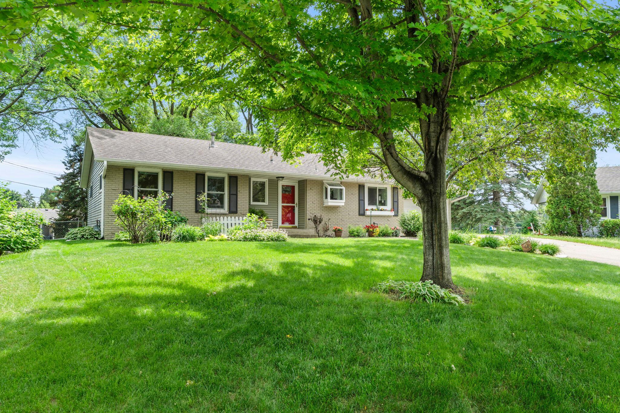 9528 Penn Circle