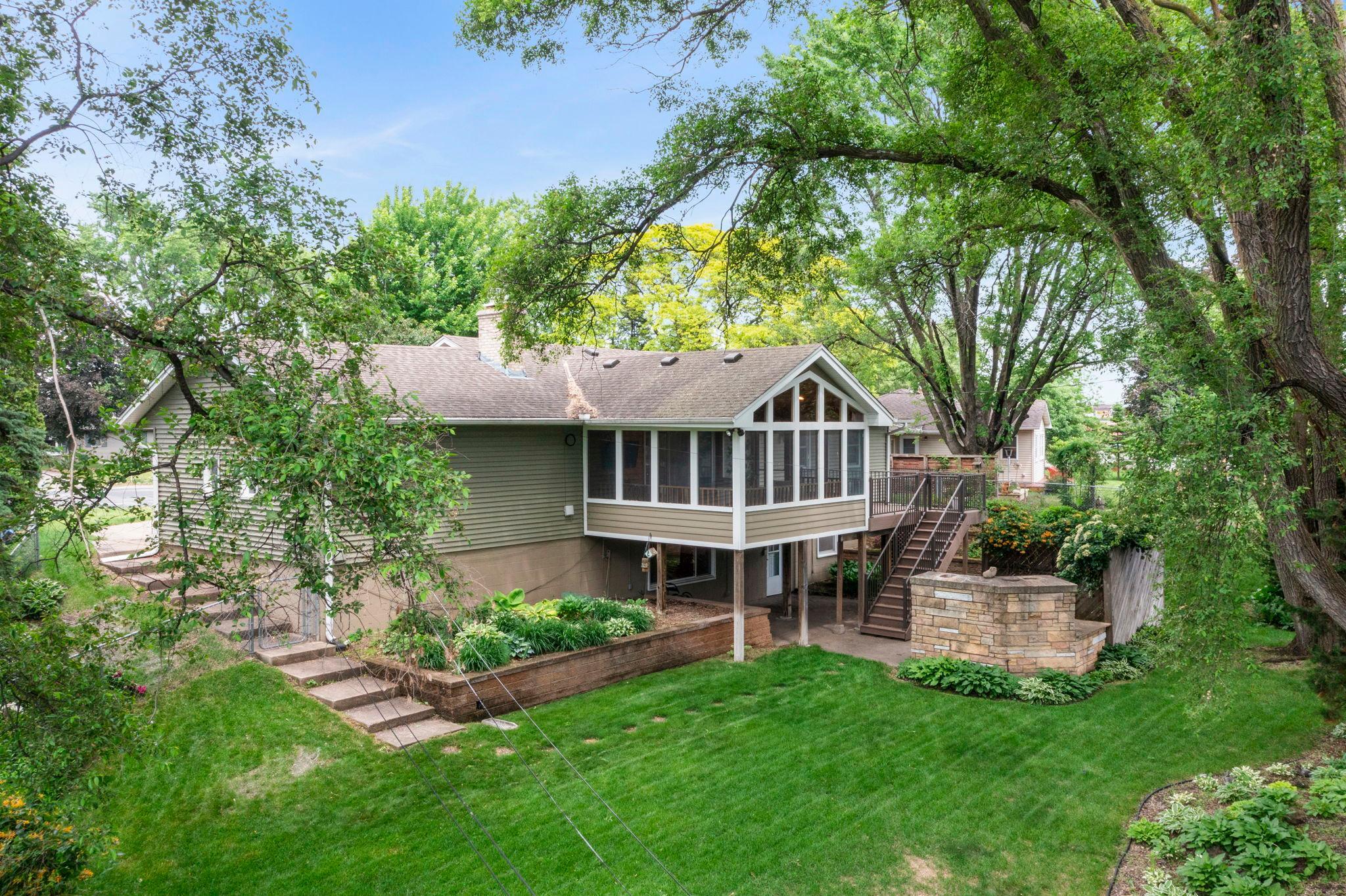 9528 Penn Circle