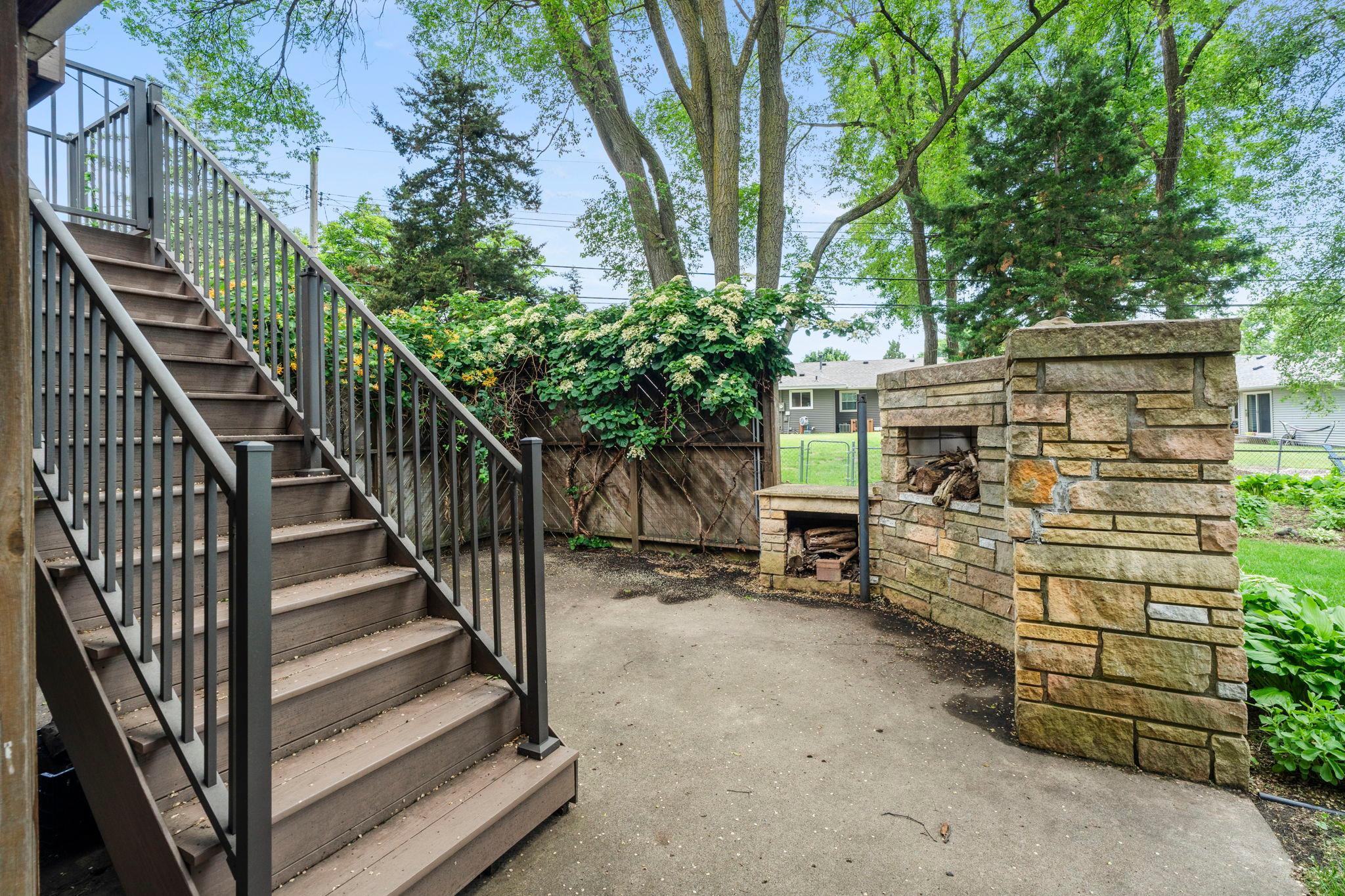 9528 Penn Circle