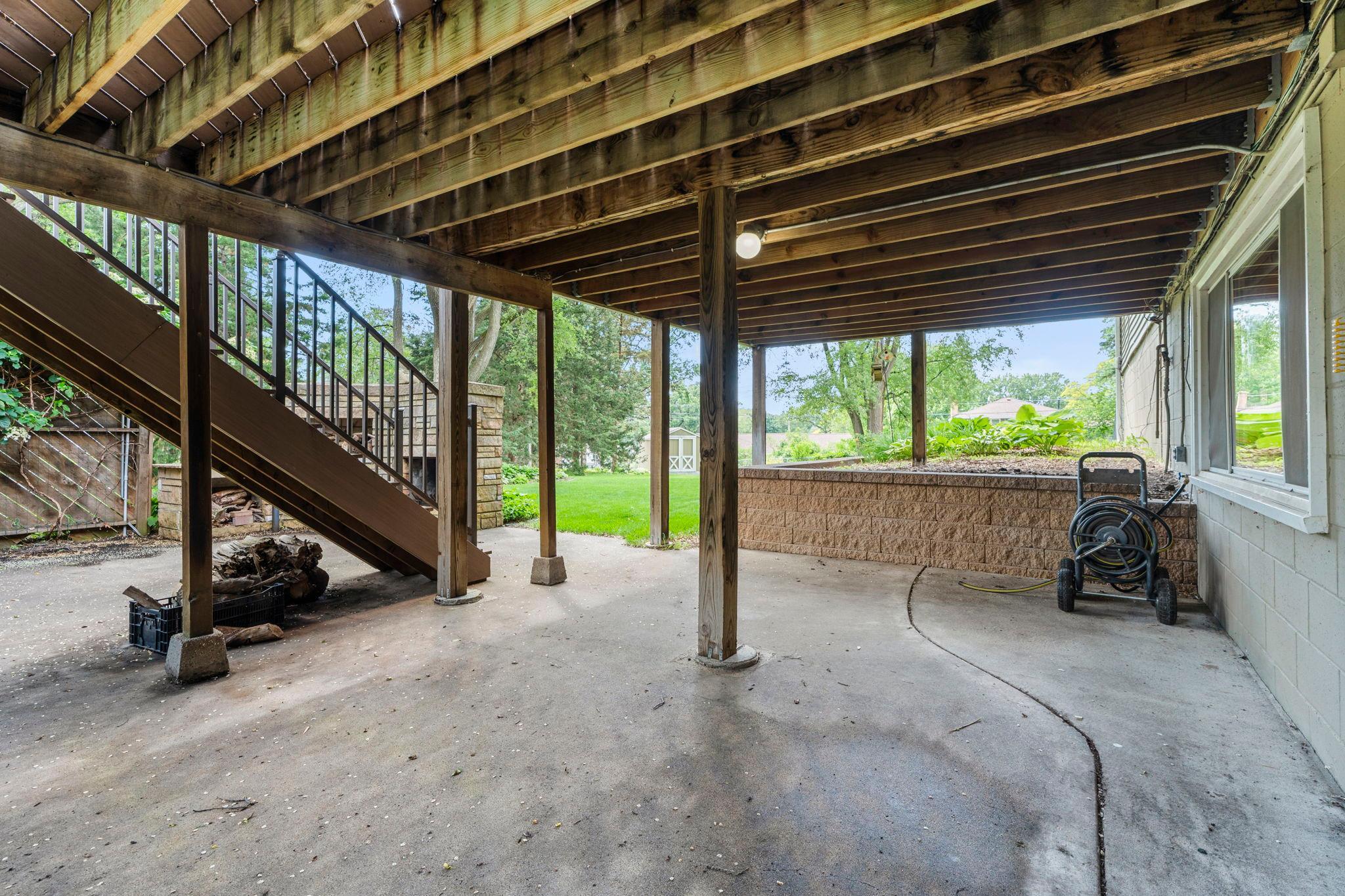 9528 Penn Circle