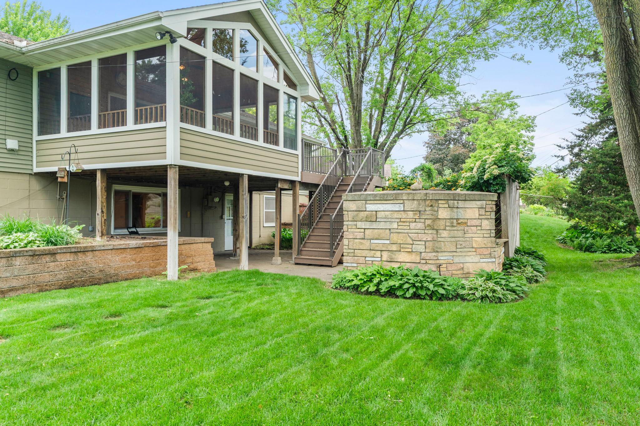 9528 Penn Circle
