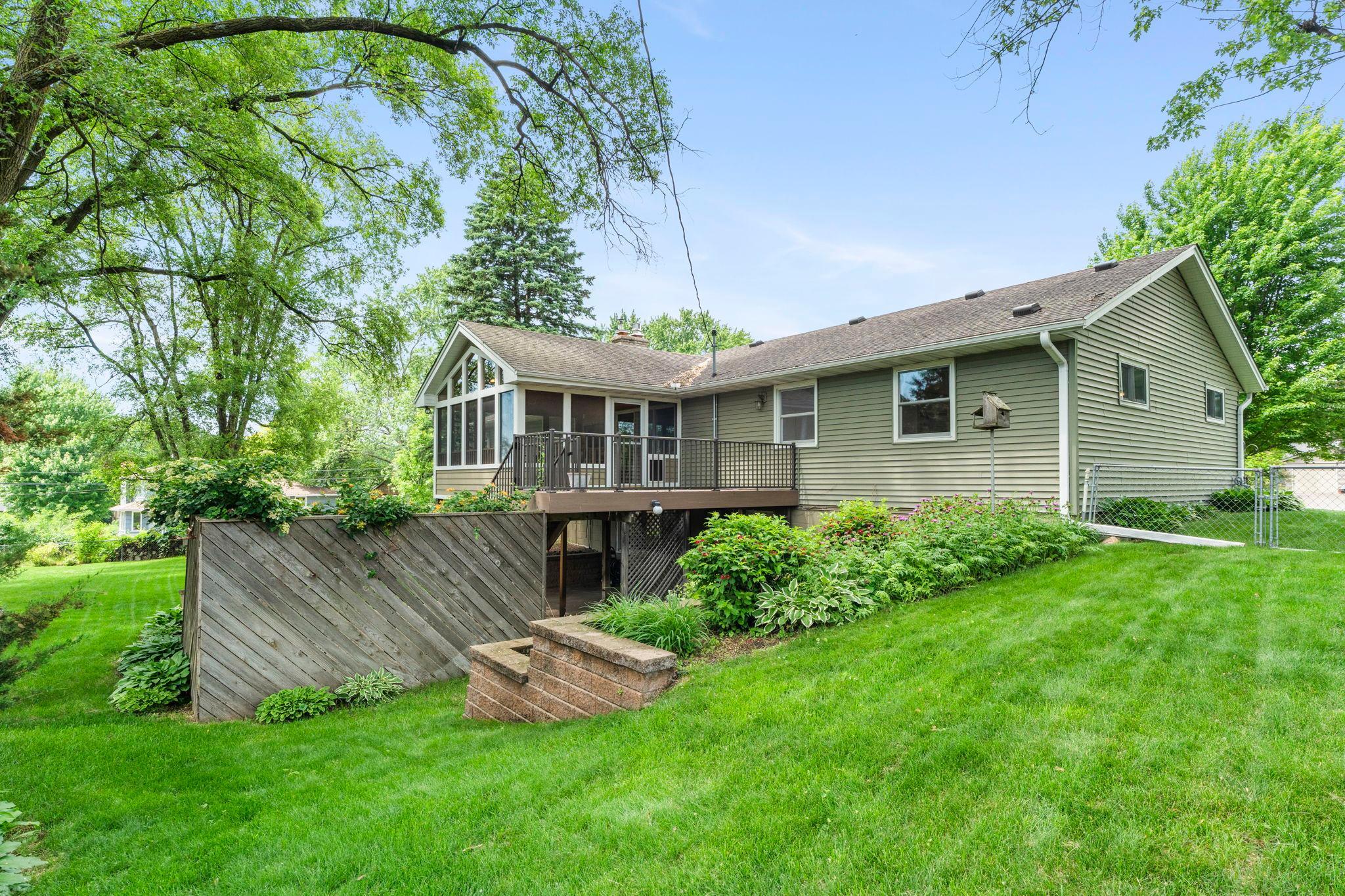 9528 Penn Circle