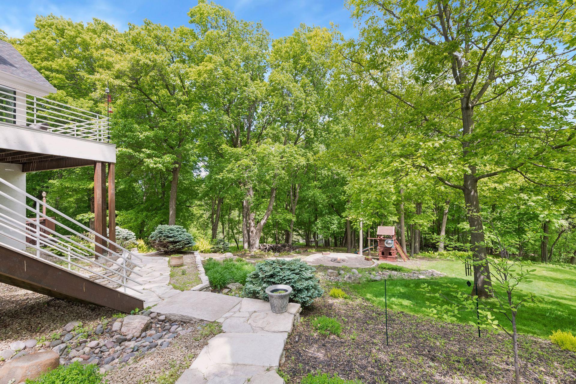 4355 Trillium Lane W