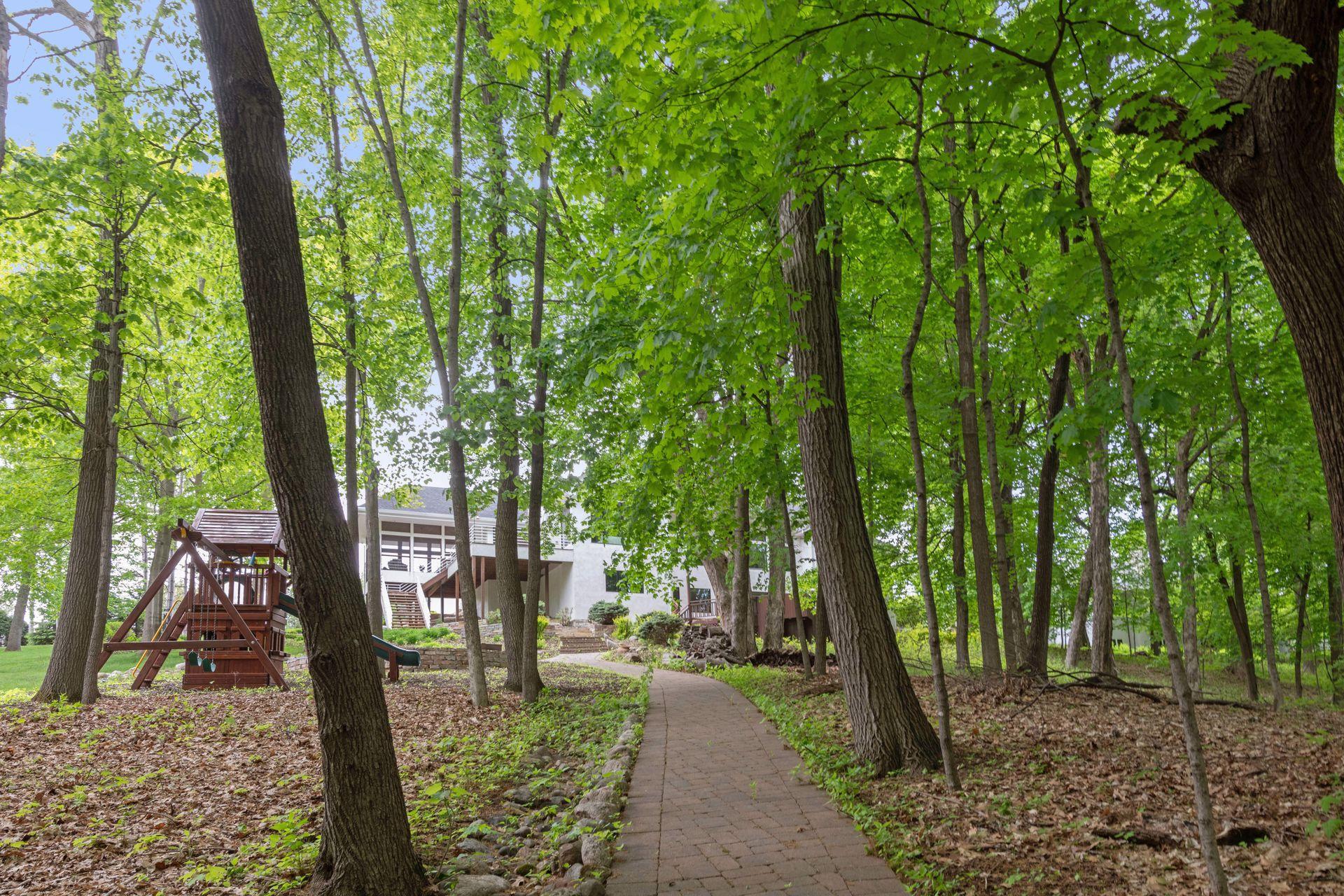 4355 Trillium Lane W