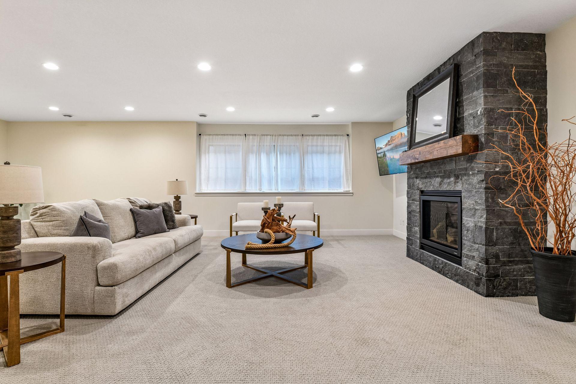 8182 Waterset Circle