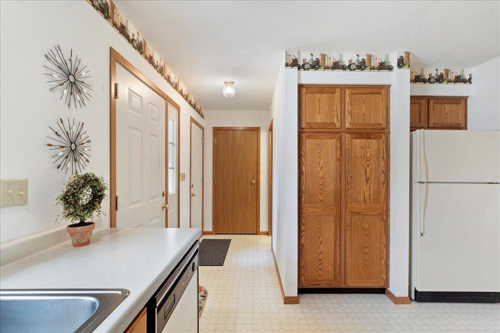 2401 Hillcrest Drive