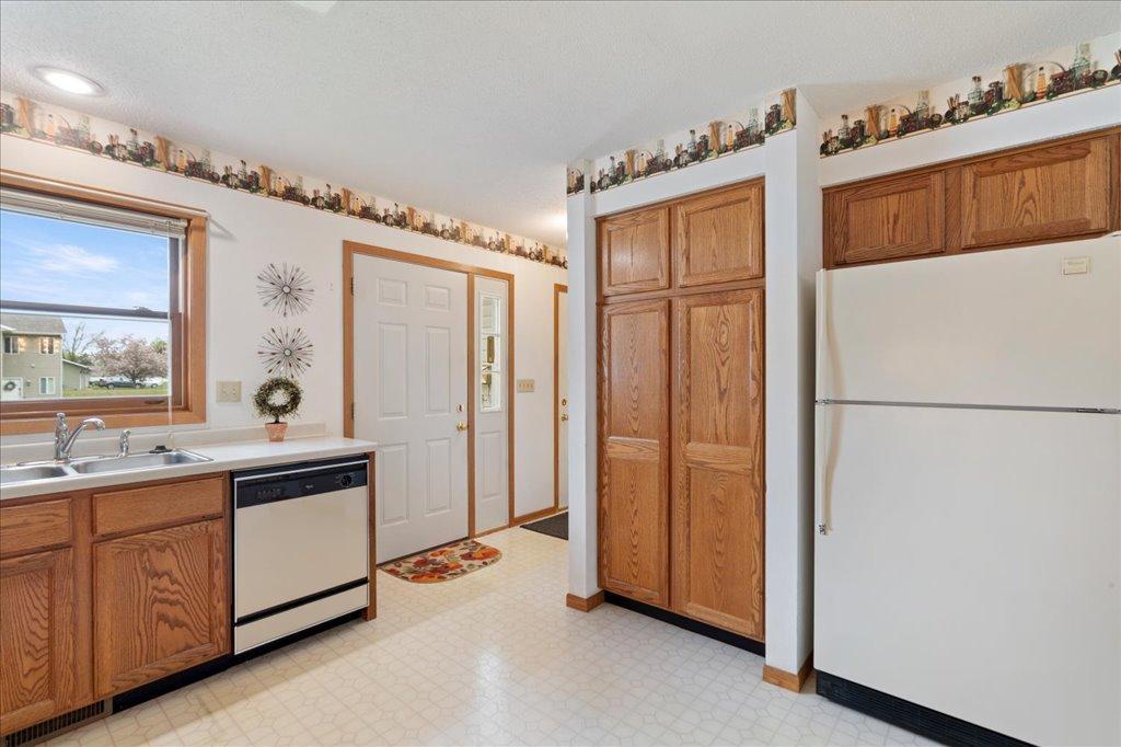 2401 Hillcrest Drive