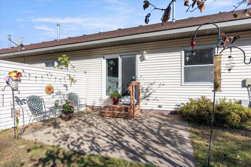 2401 Hillcrest Drive