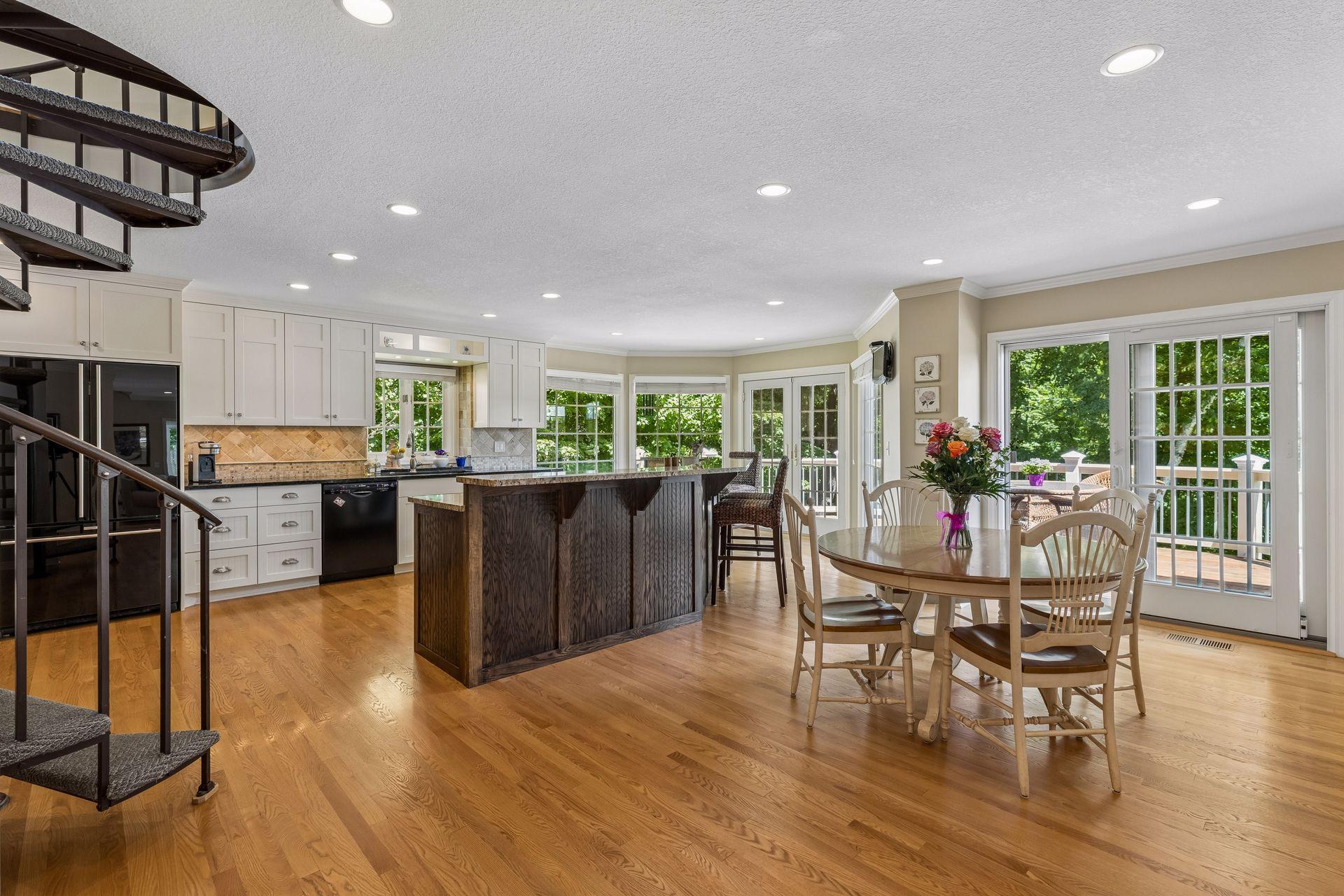 940 Brockton Lane N
