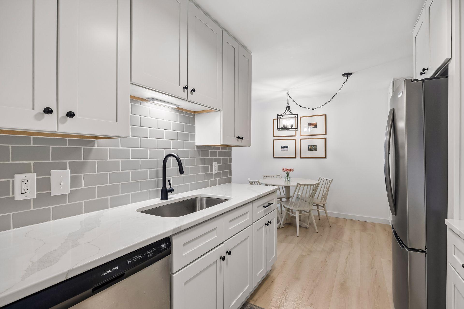 215 Barry Avenue S Unit: 218