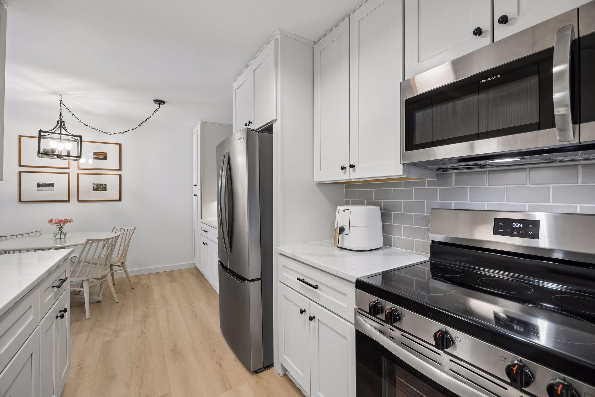 215 Barry Avenue S Unit: 218