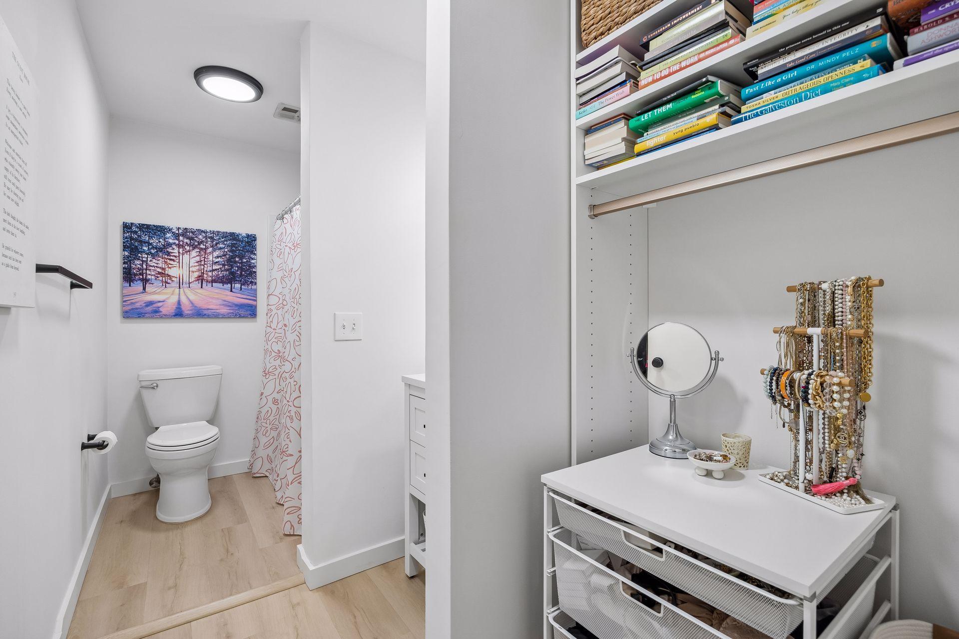 215 Barry Avenue S Unit: 218